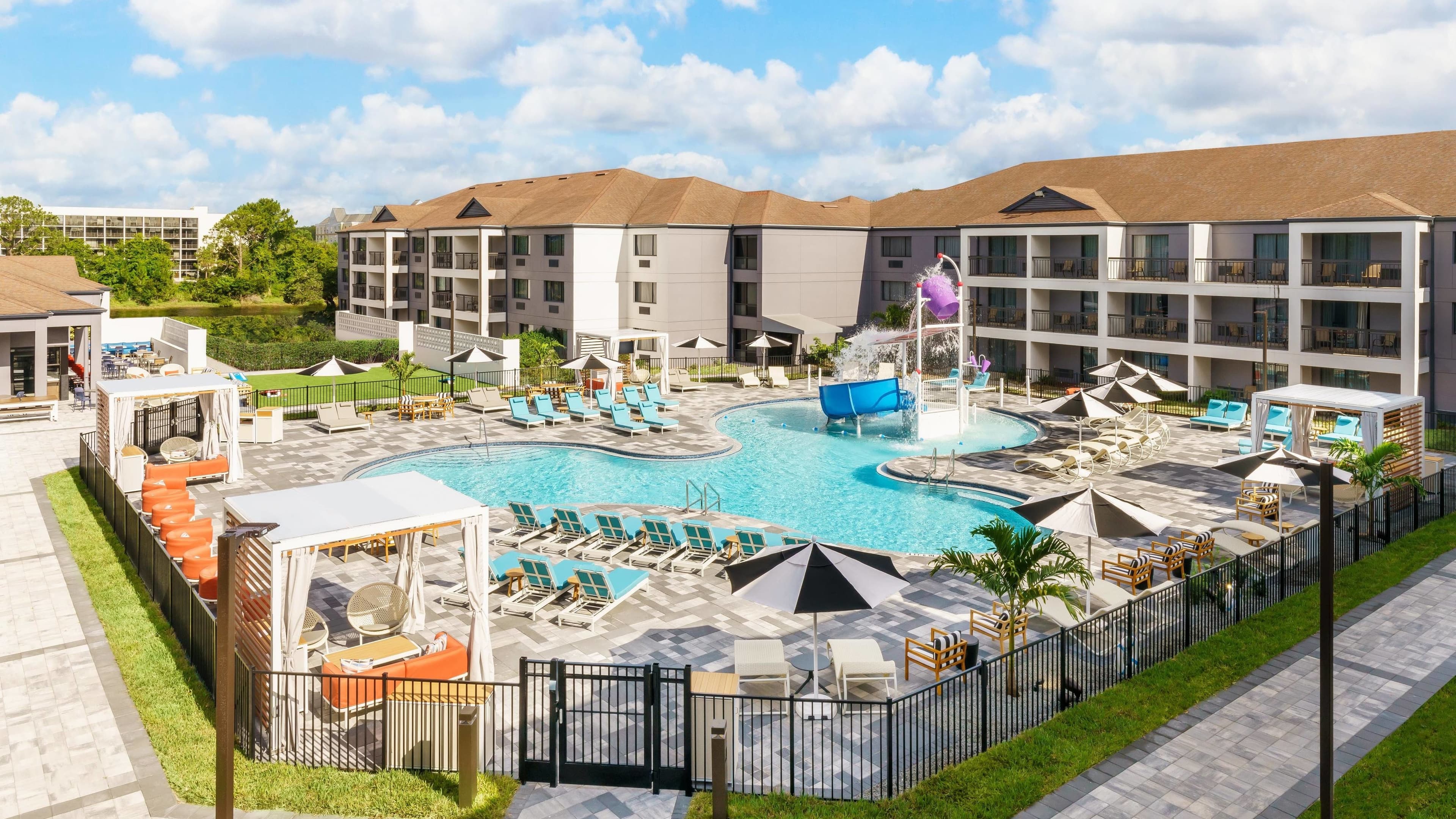 2 QN Beds Pool View Patio - Image 6