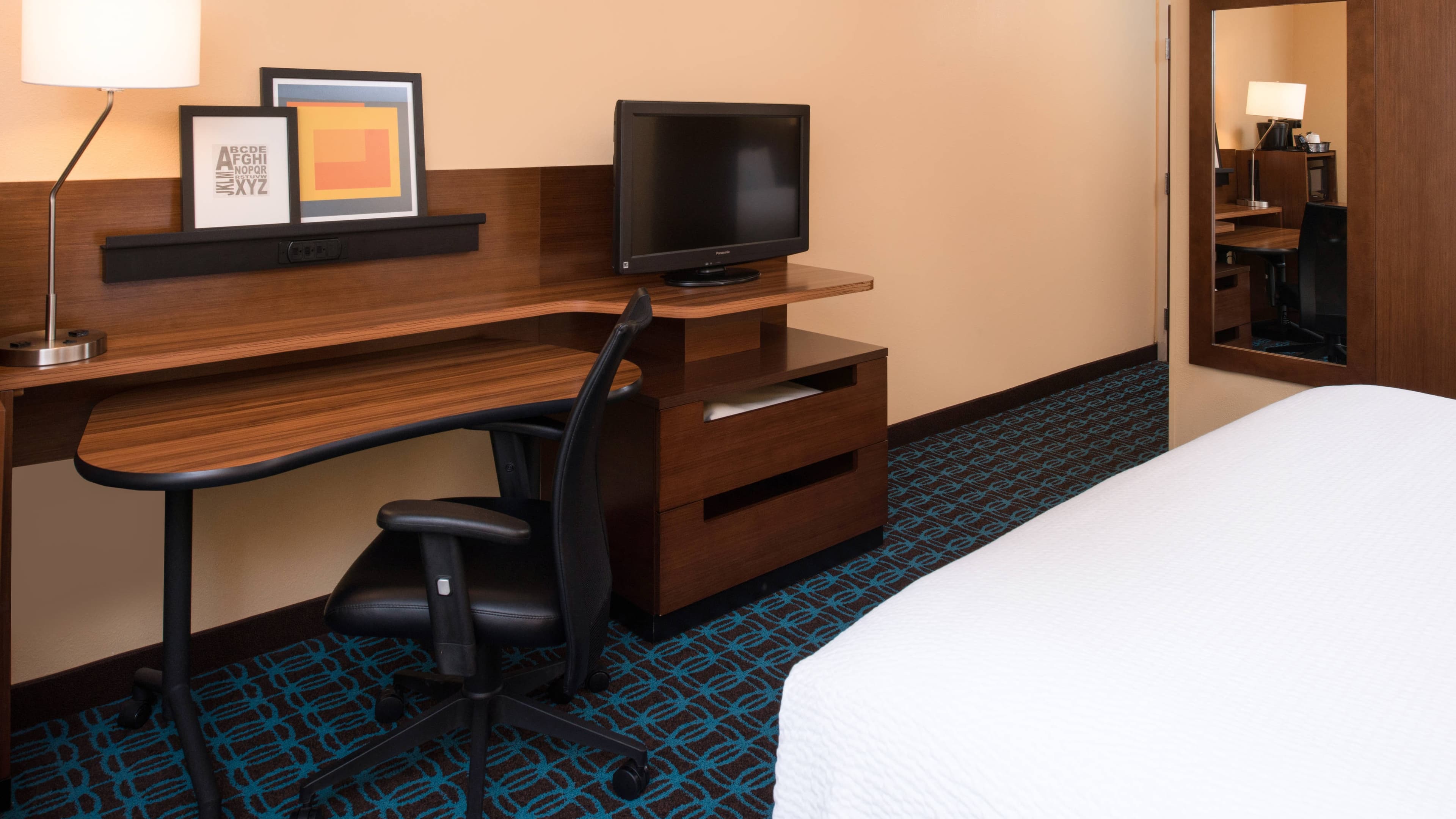 Single King Room - Image 2