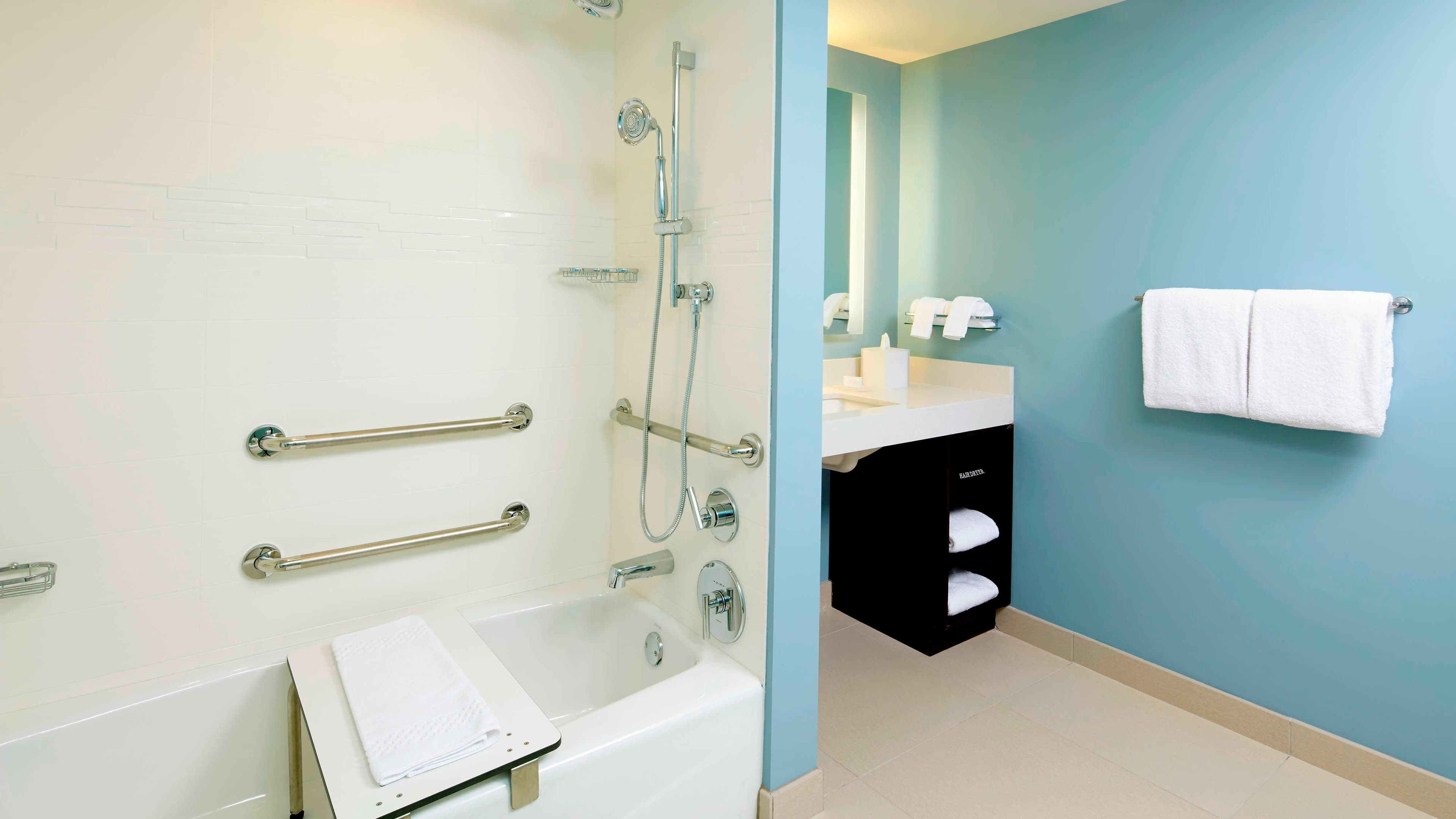 Holiday Inn Express & Suites Orlando Southeast — 13