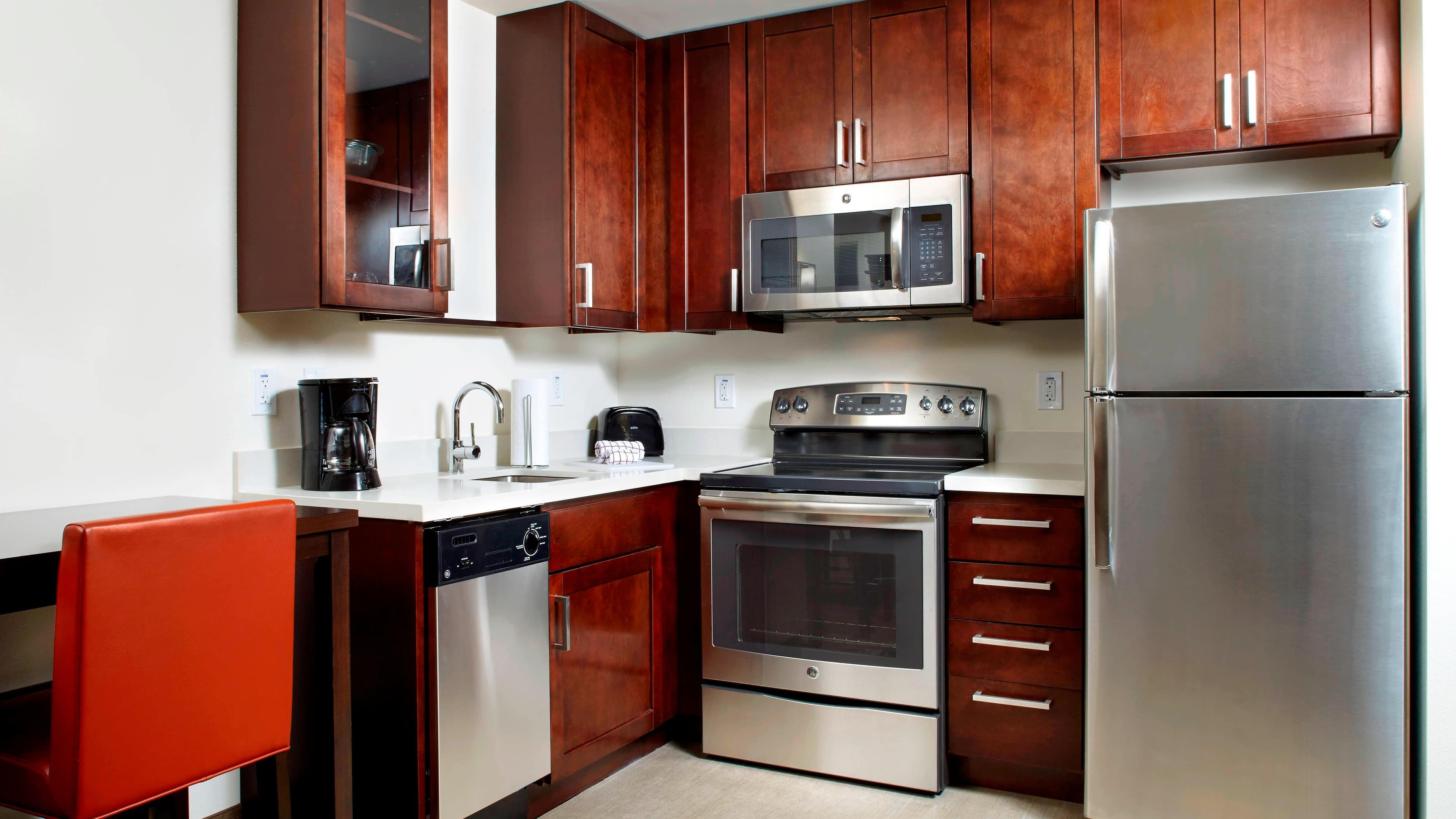 Holiday Inn Express & Suites Orlando Southeast — 11