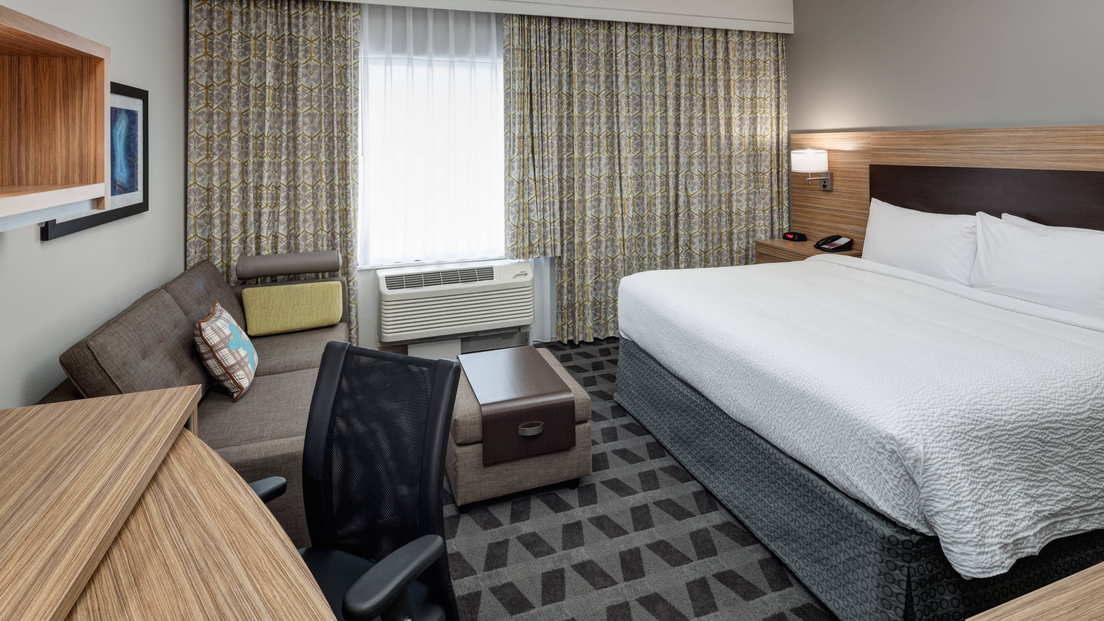 TownePlace Suites Orlando at SeaWorld® - Image 2