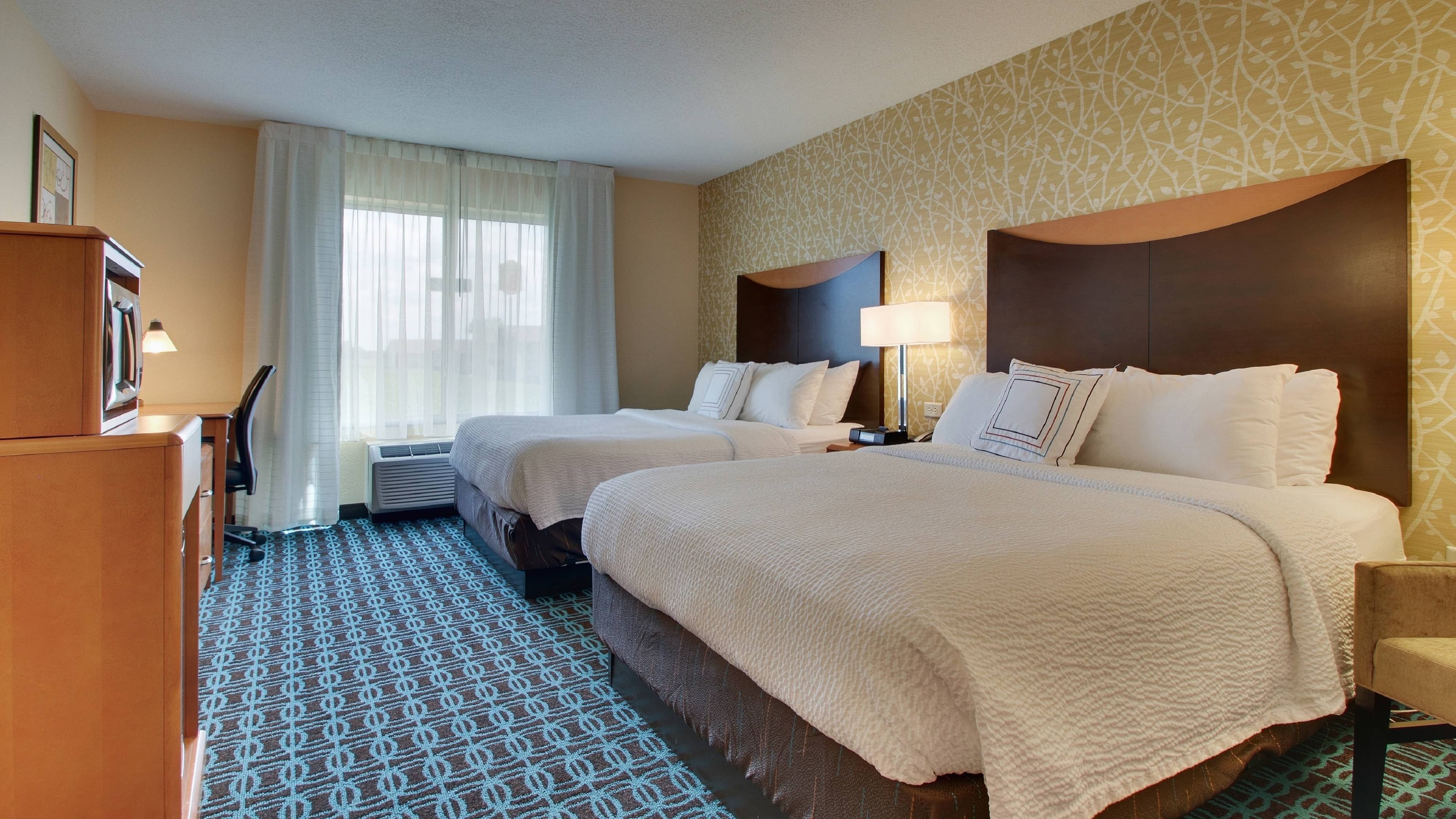 2 Queen Beds - Image 2