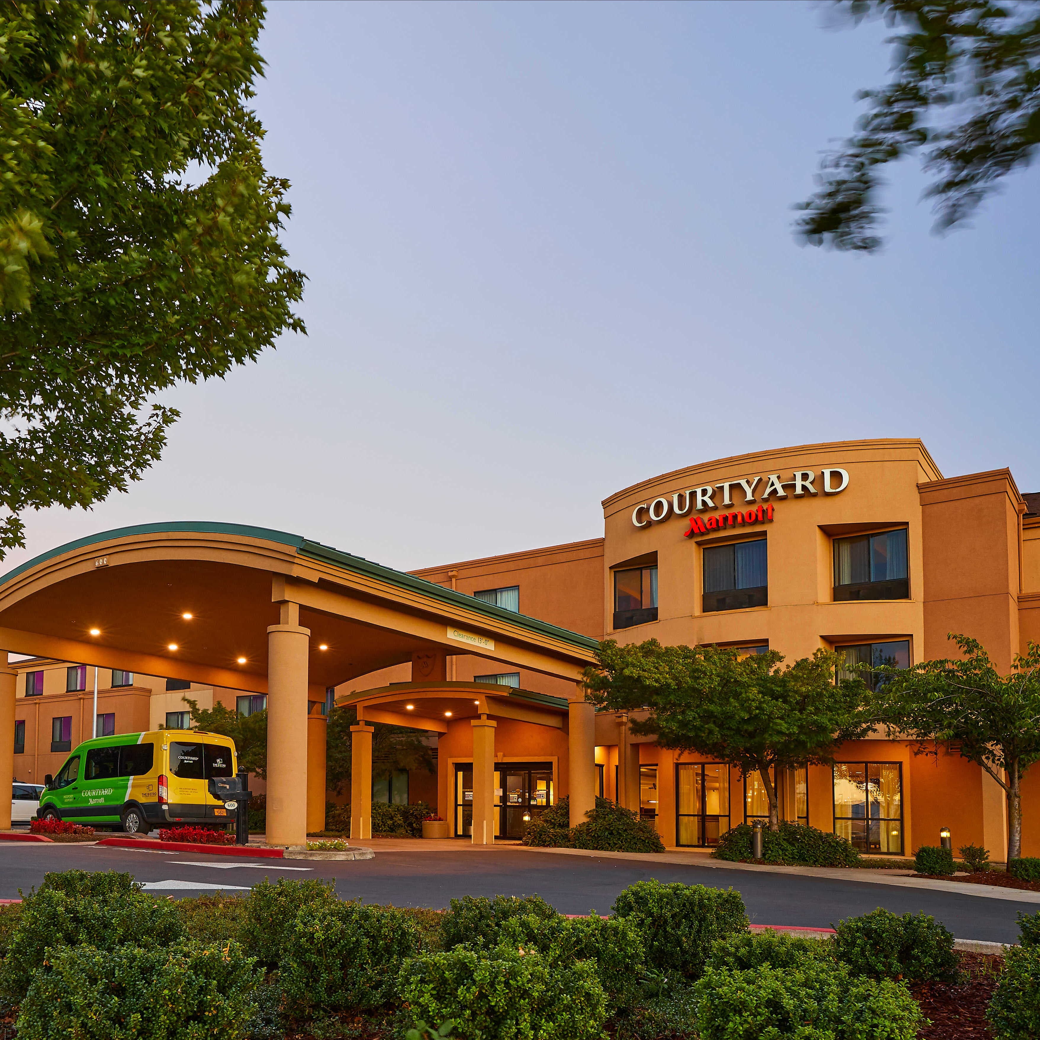 Courtyard Medford Airport - Image 1