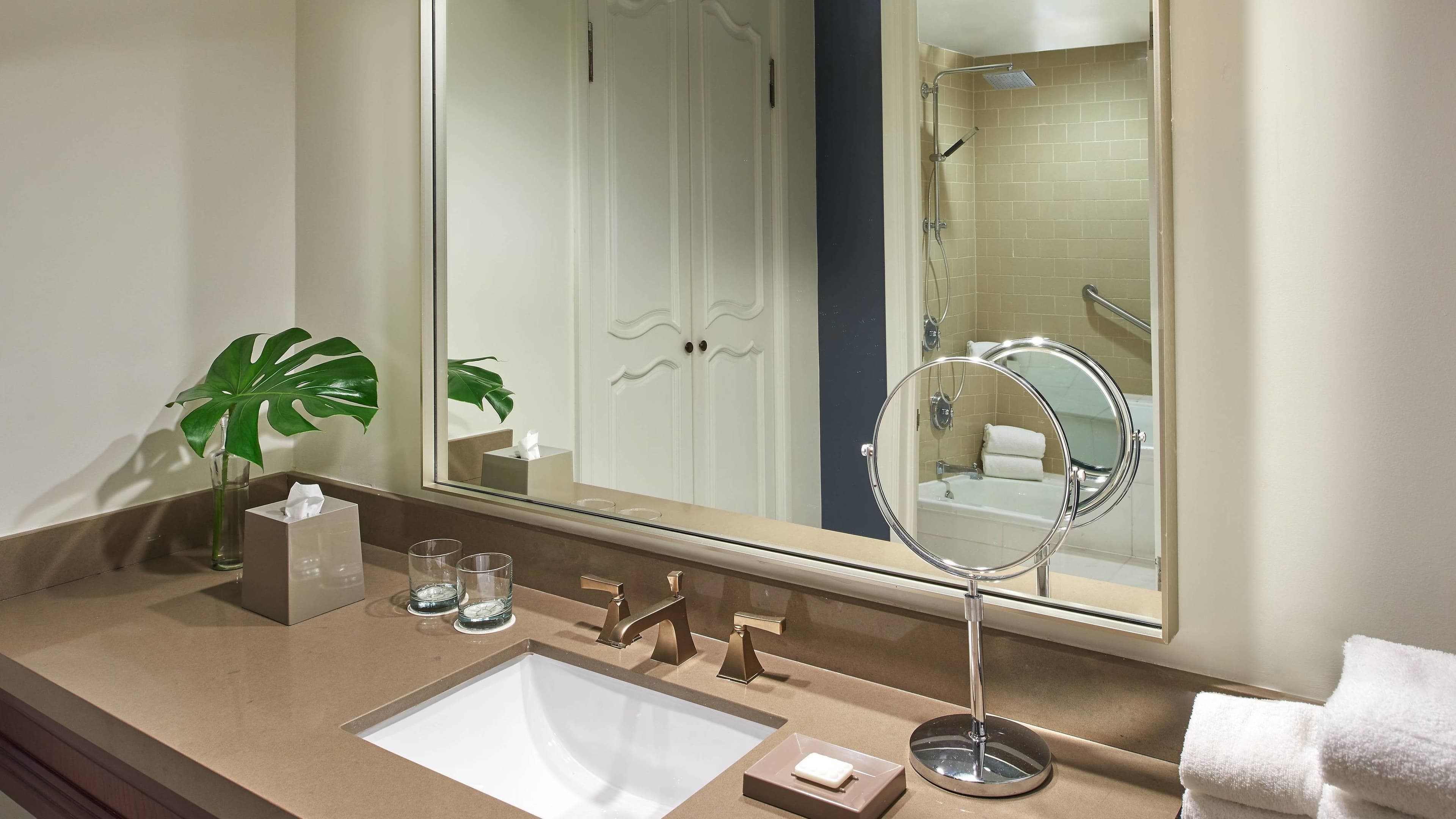 Deluxe Guest room - Image 4