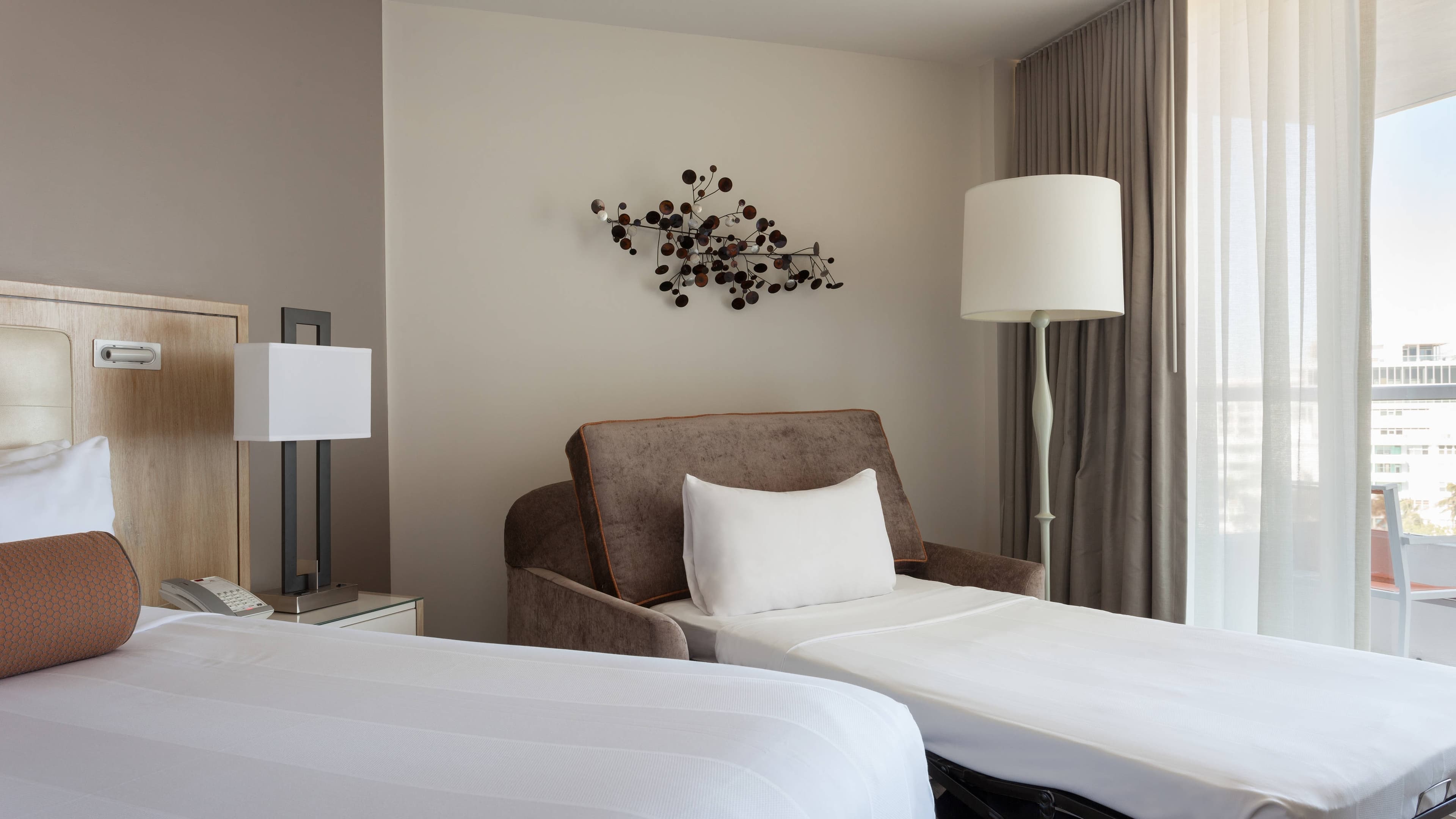 Holiday Inn Miami Beach-Oceanfront - Image 4