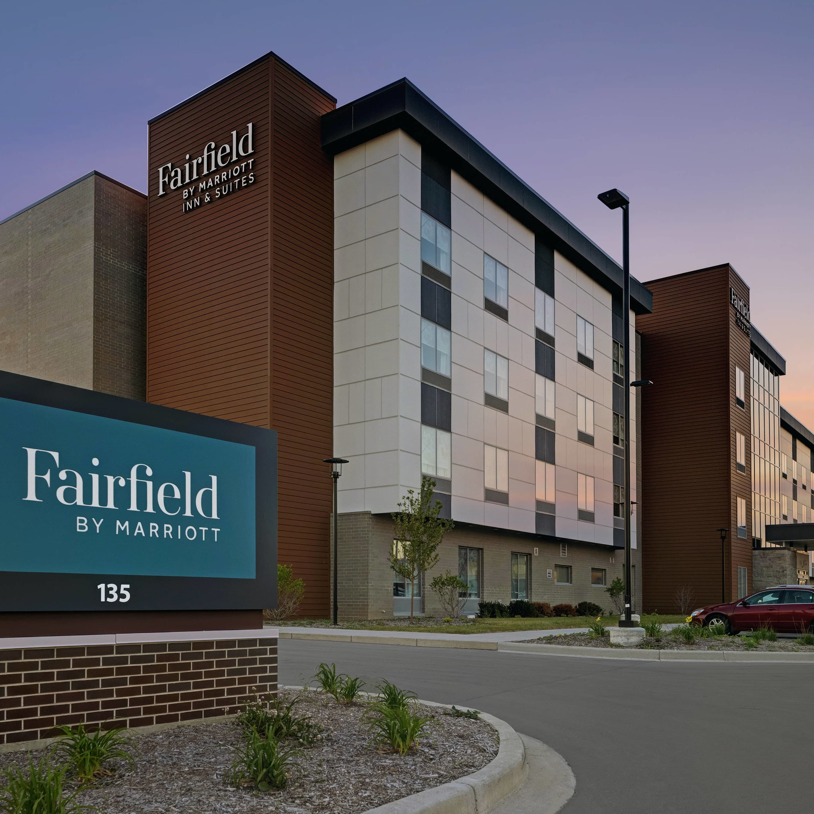 Fairfield Inn & Suites Milwaukee Brookfield - Image 1