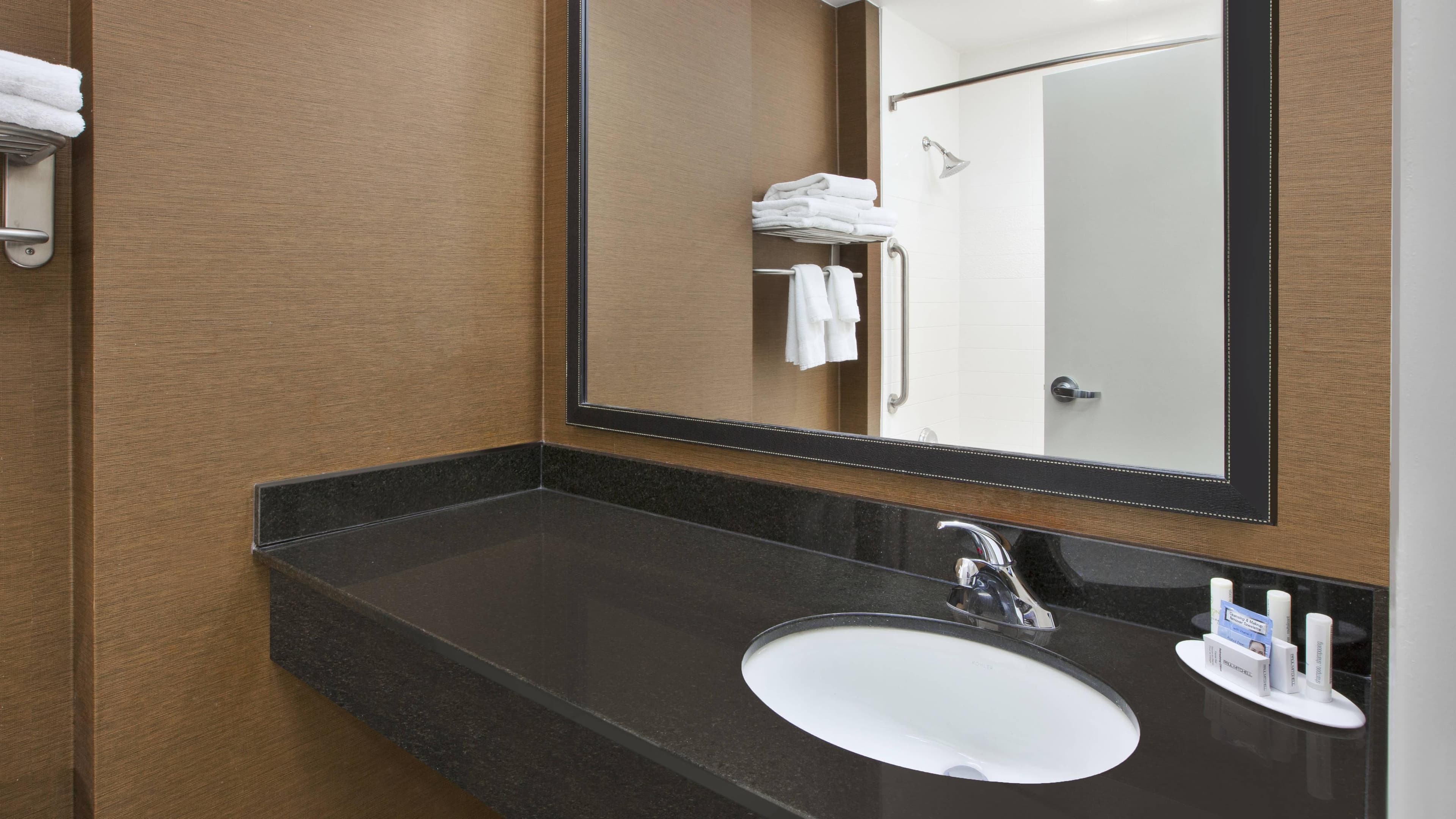 Fairfield Inn & Suites Milwaukee Downtown - Image 3