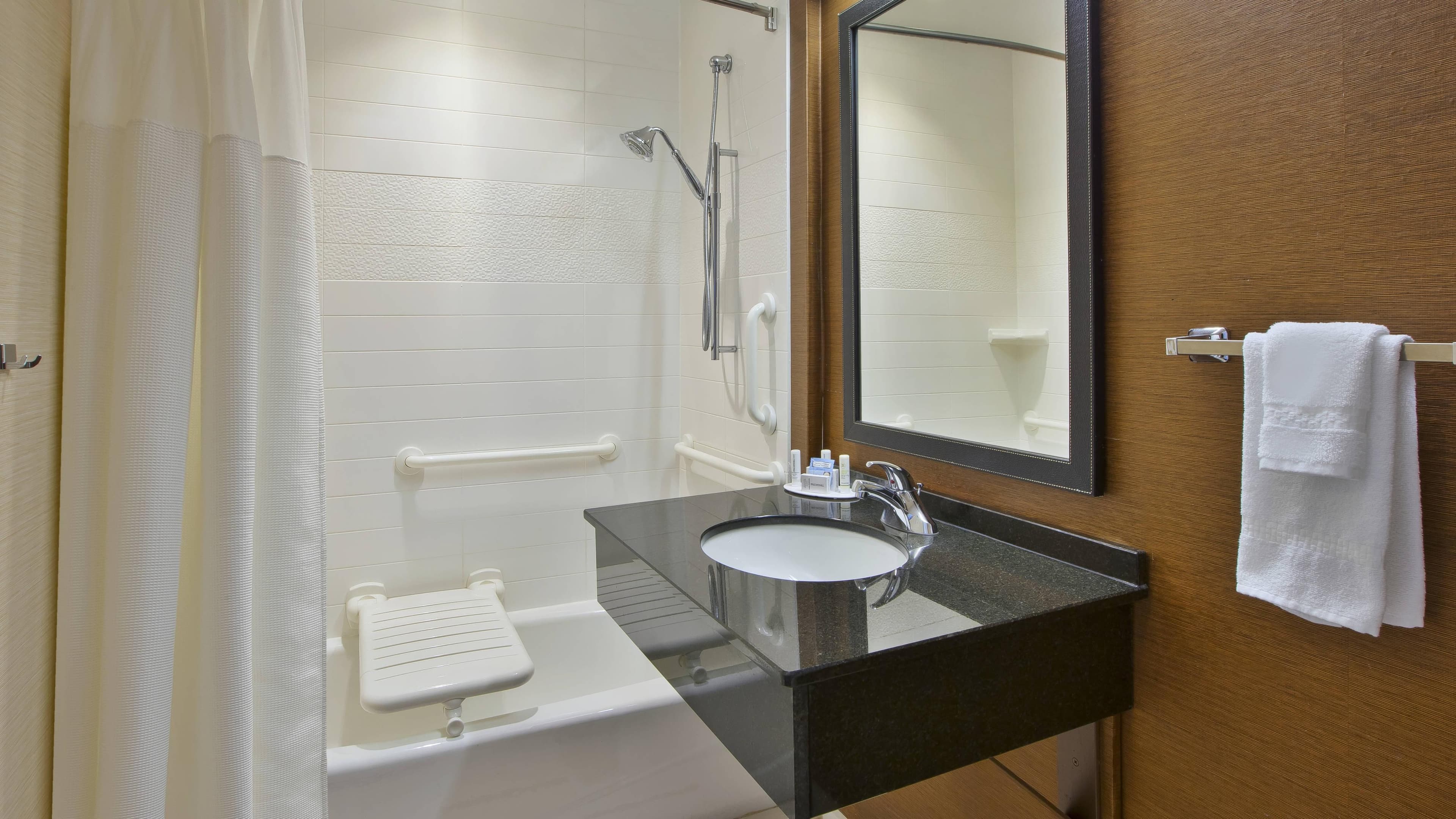 Fairfield Inn & Suites Milwaukee Downtown - Image 4