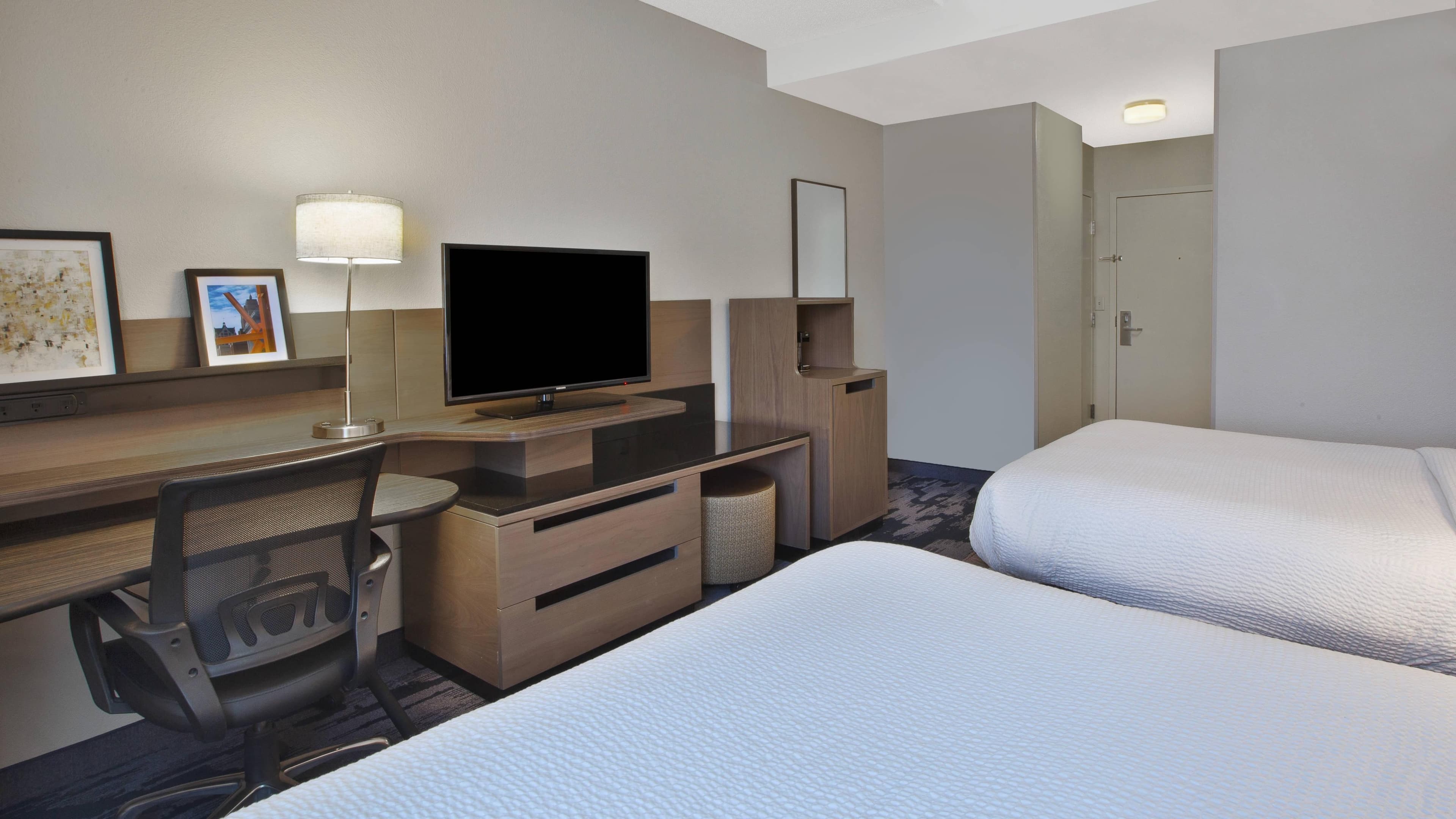 Fairfield Inn & Suites Milwaukee Downtown — 8