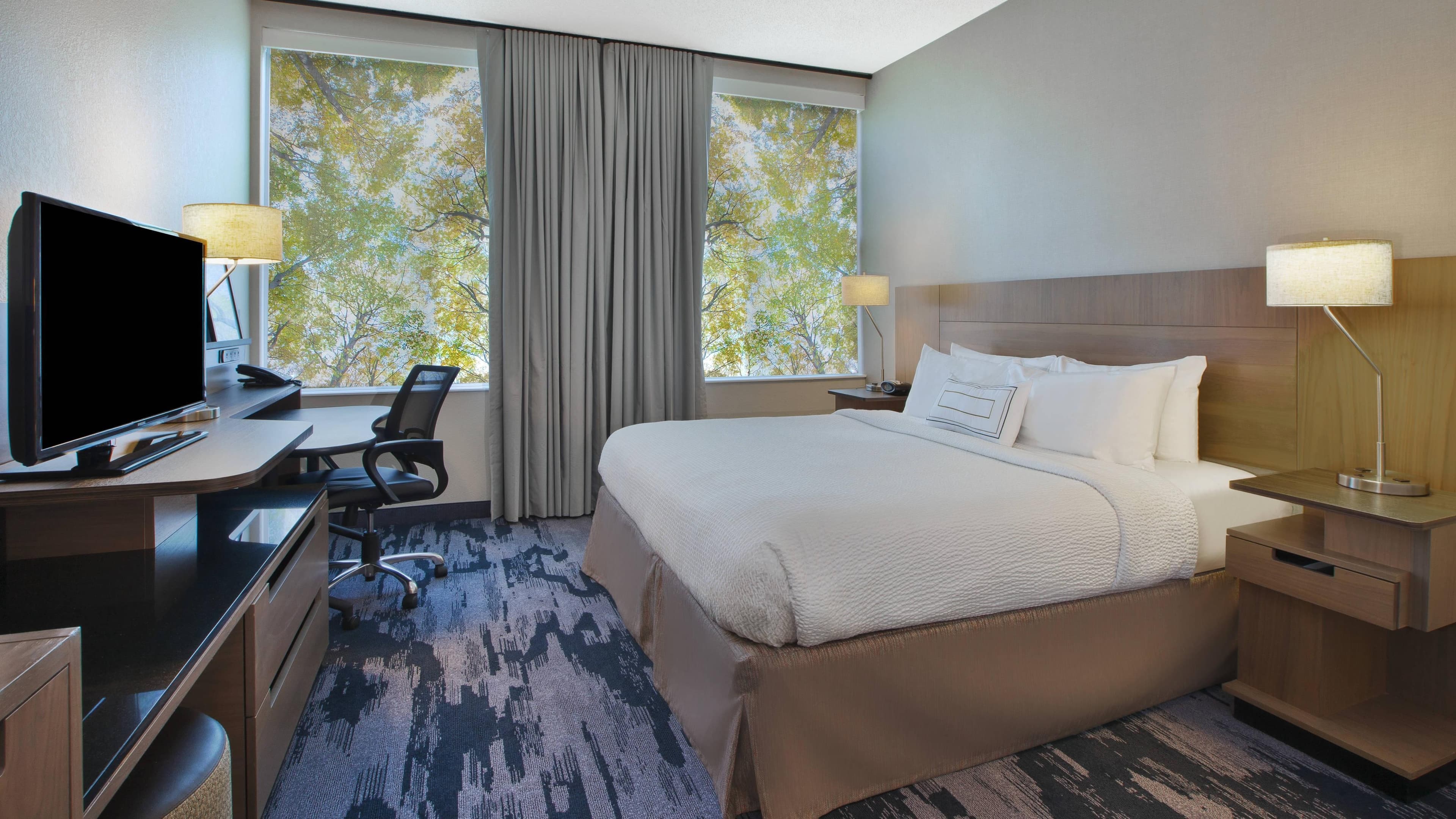 Fairfield Inn & Suites Milwaukee Downtown - Image 2