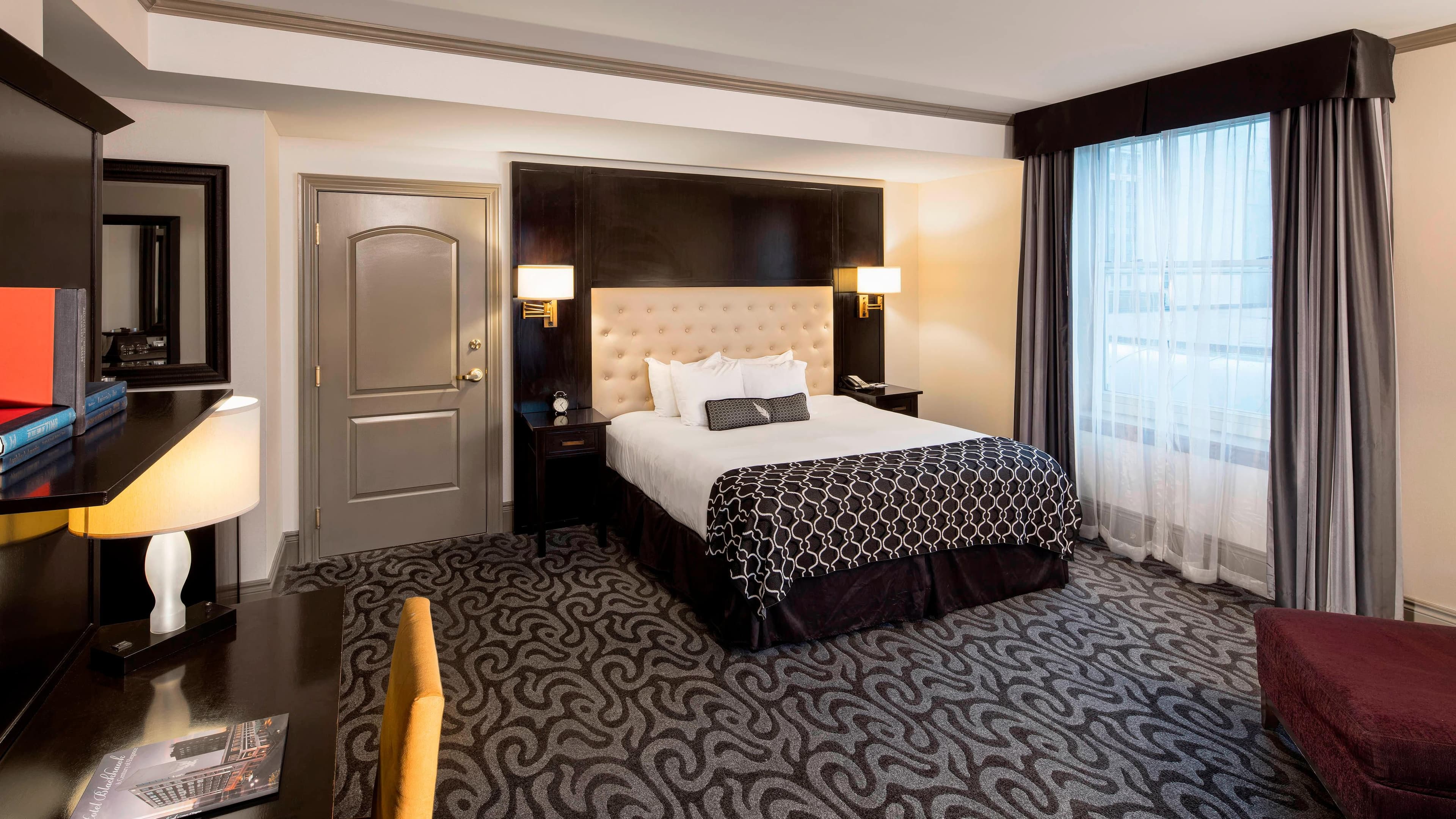 Hotel Blackhawk, Autograph Collection - Image 2