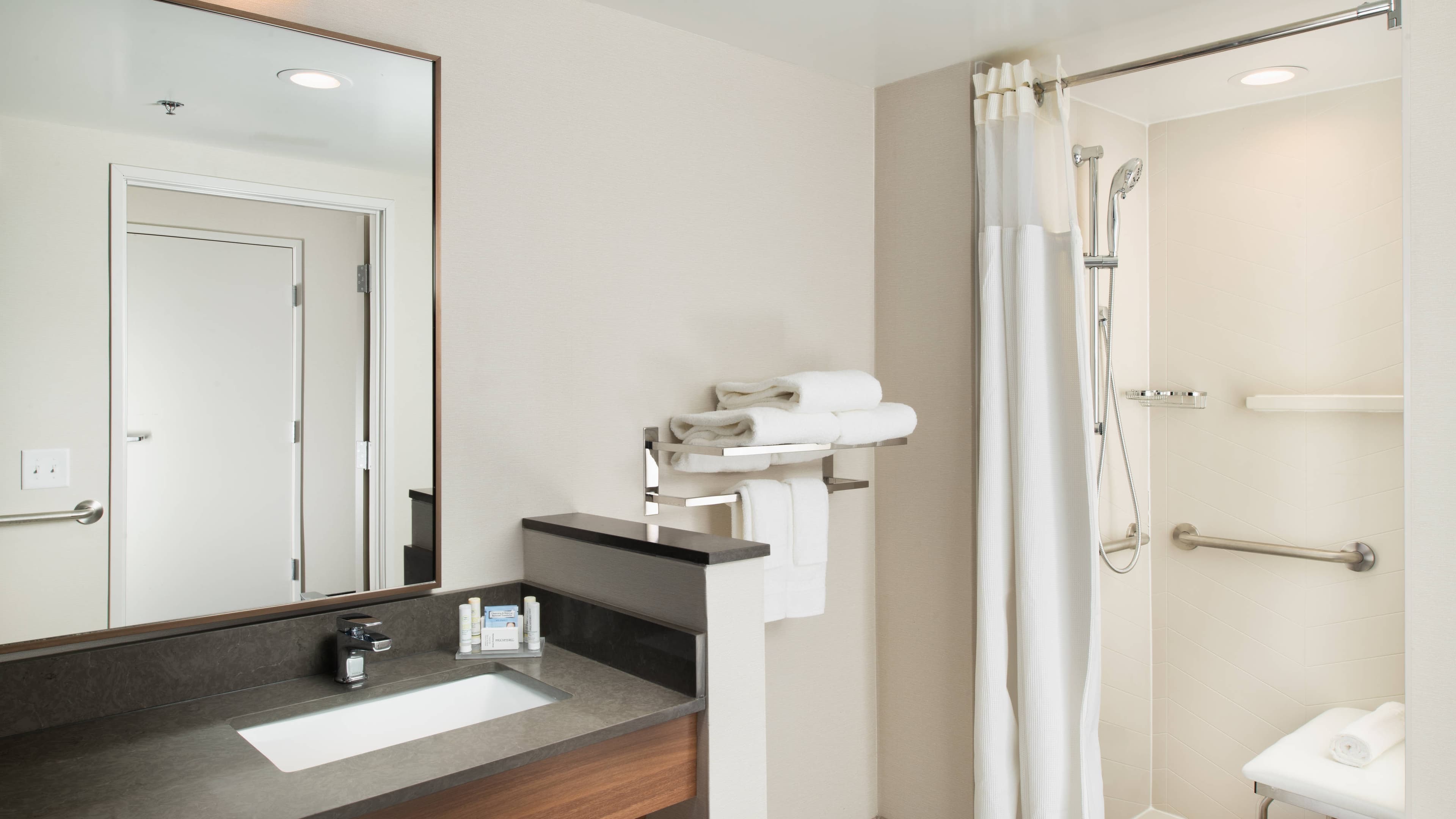 Fairfield Inn & Suites Athens - Image 5
