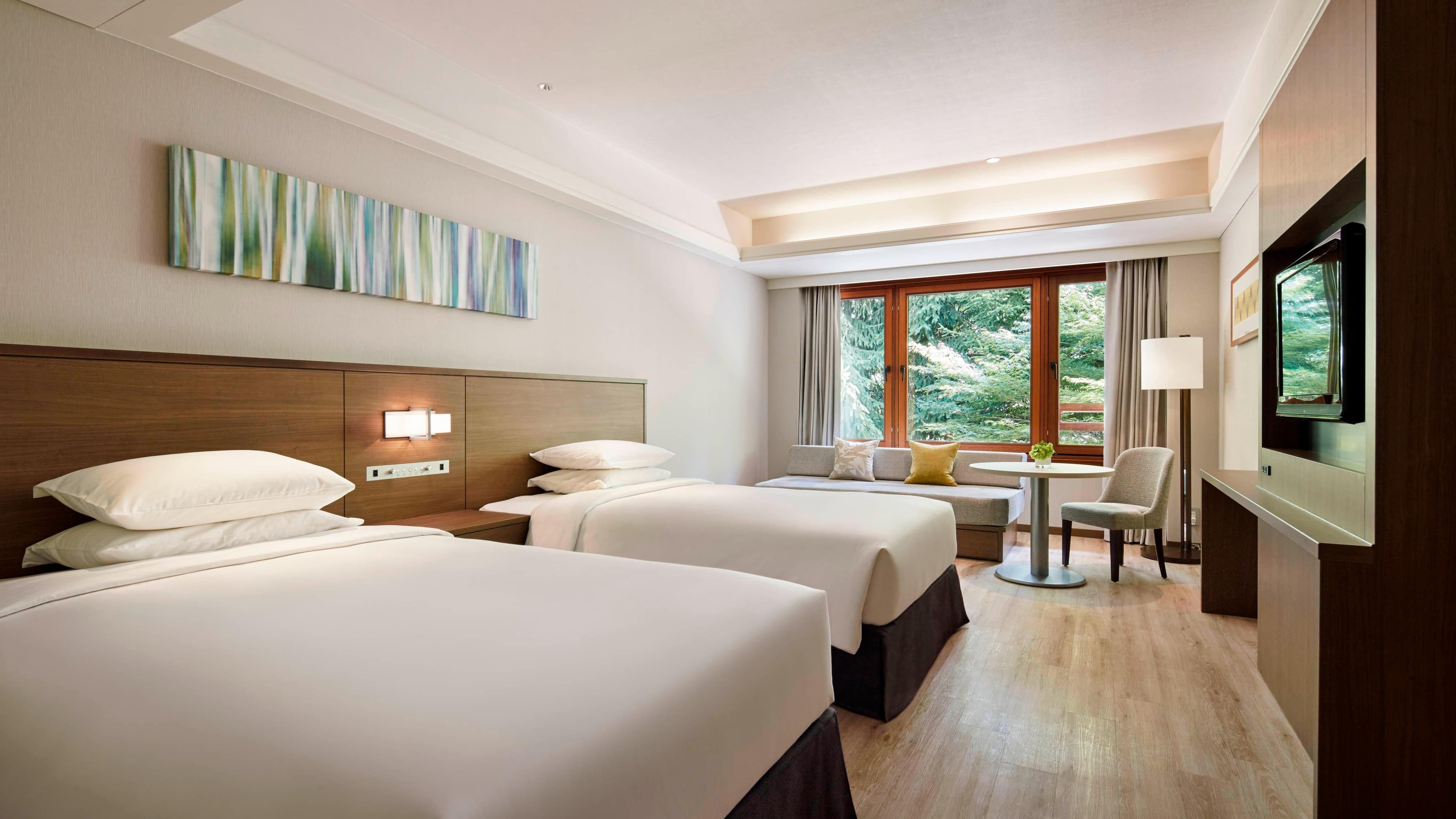 Superior Twin Room - Image 3