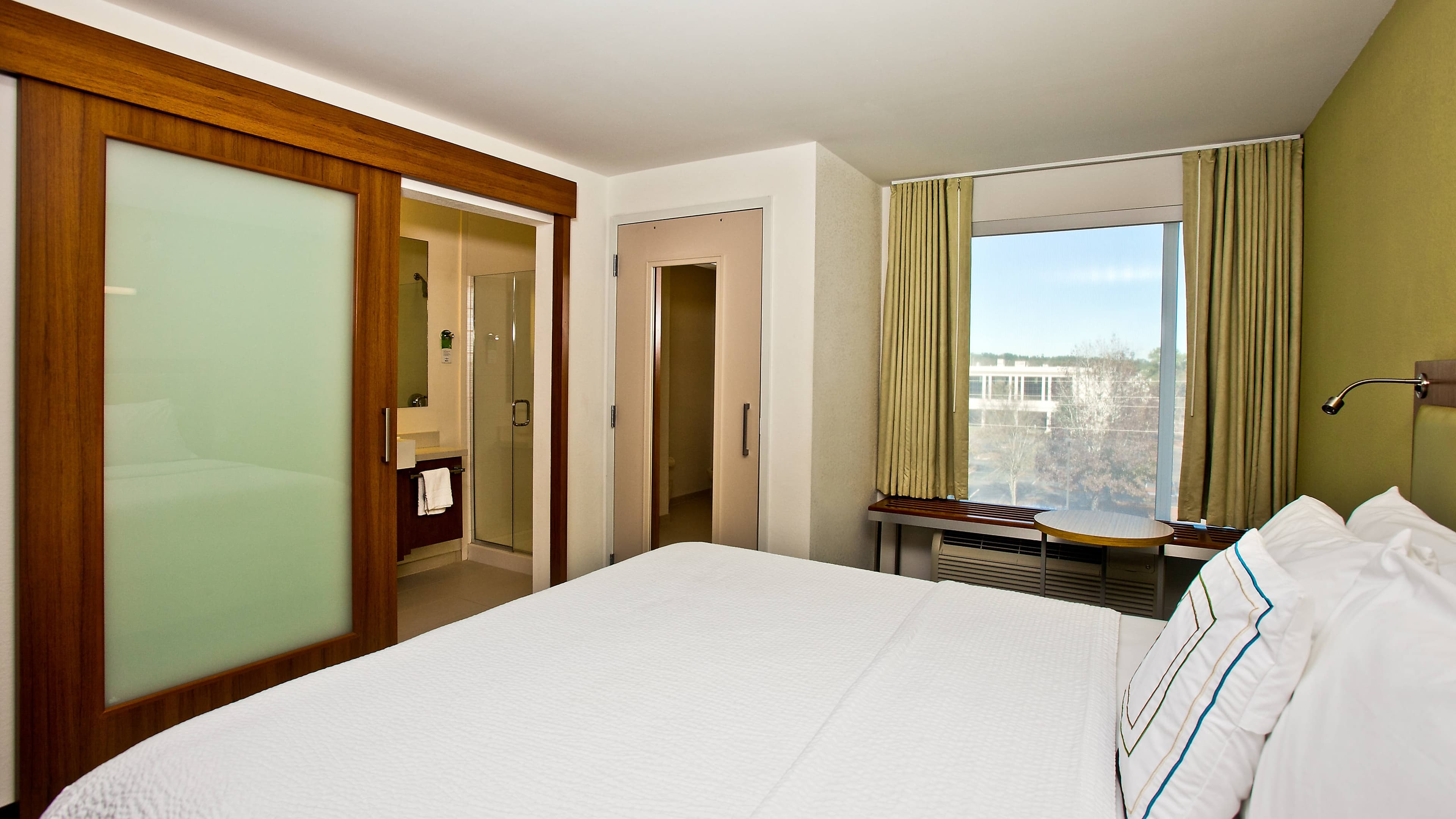 Holiday Inn Express & Suites Mobile – I-65 — 17