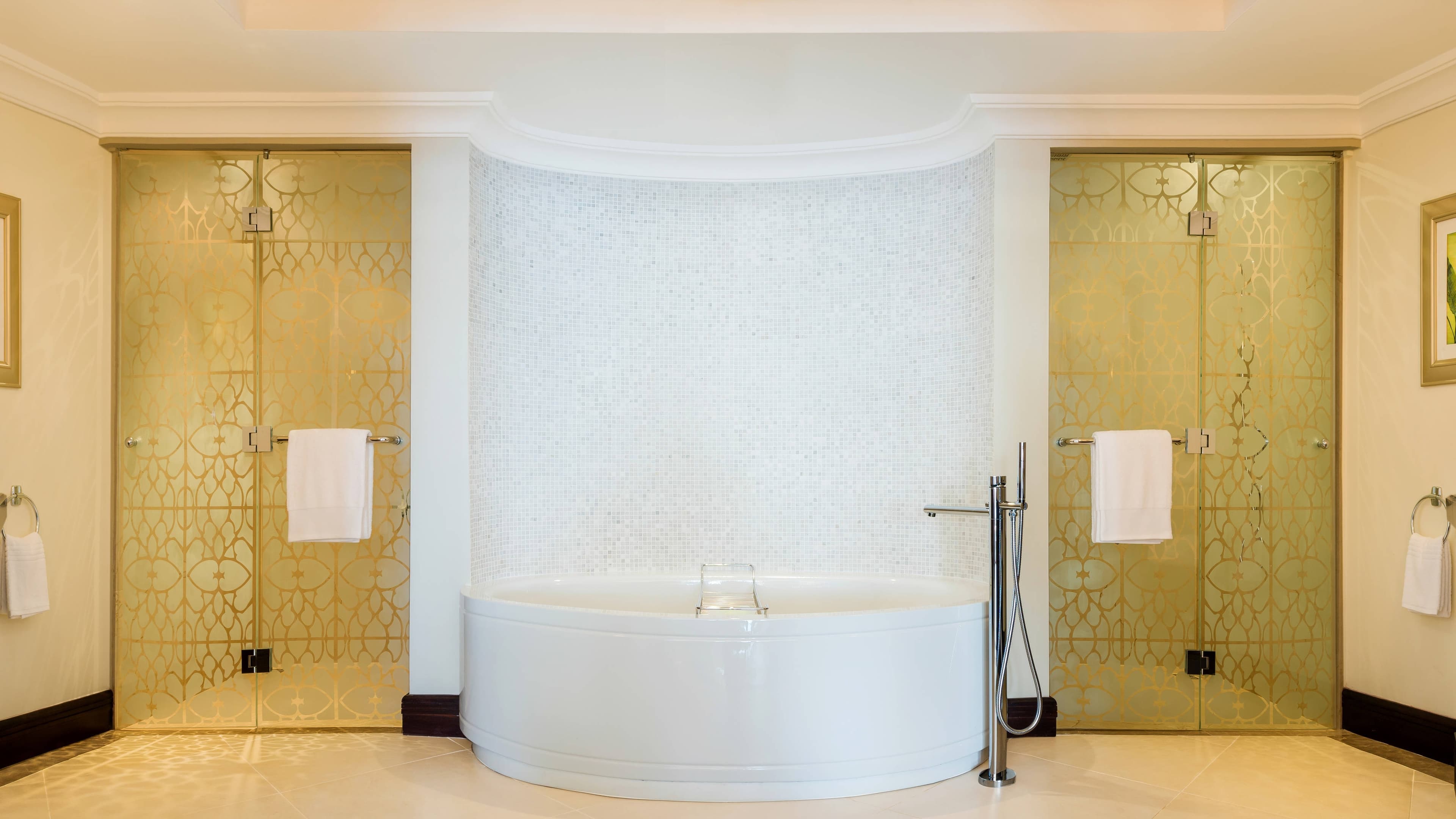 Junior Suite Queen - Image 3