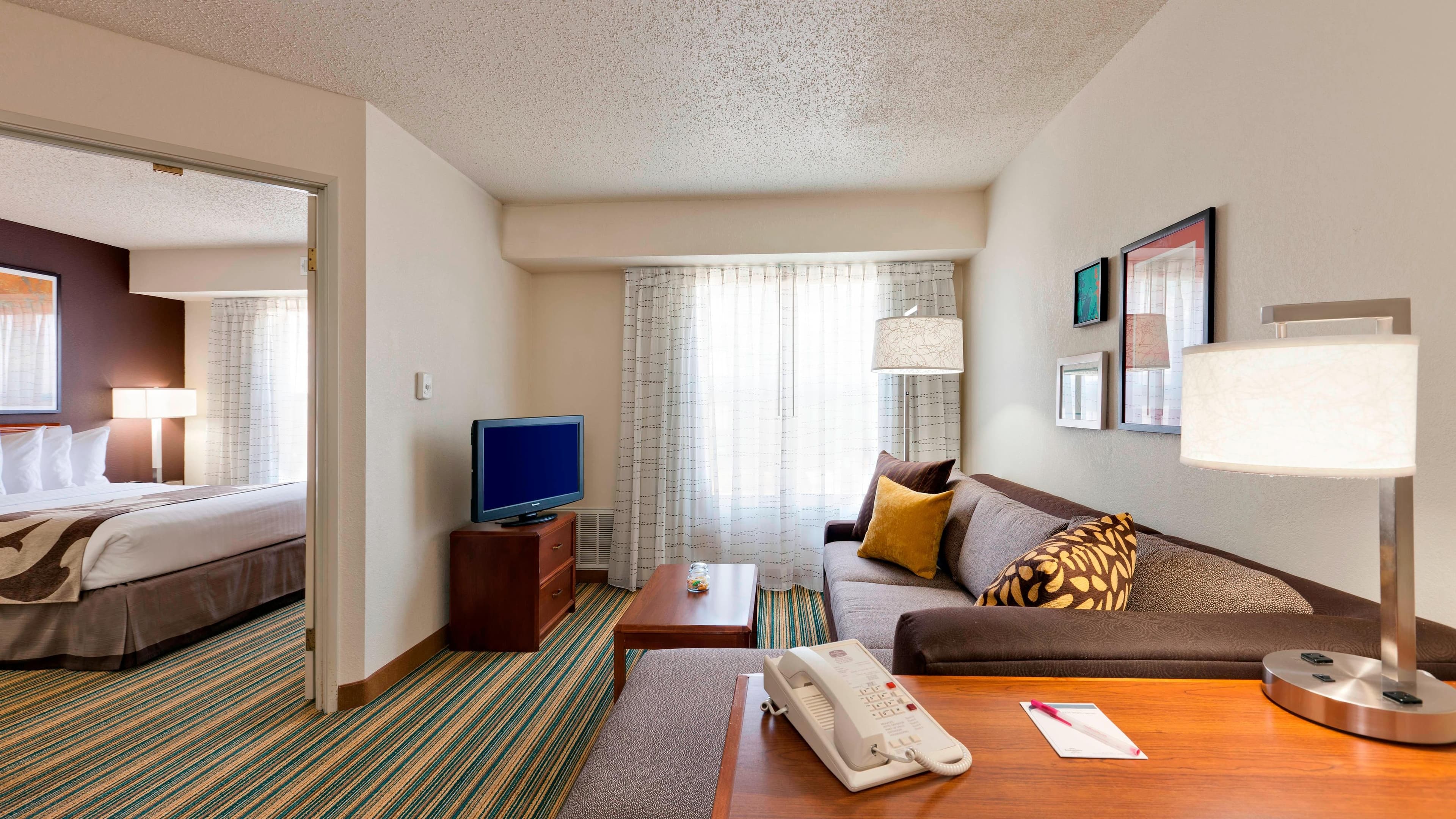 1 Bedroom 2 room Suite - Image 1