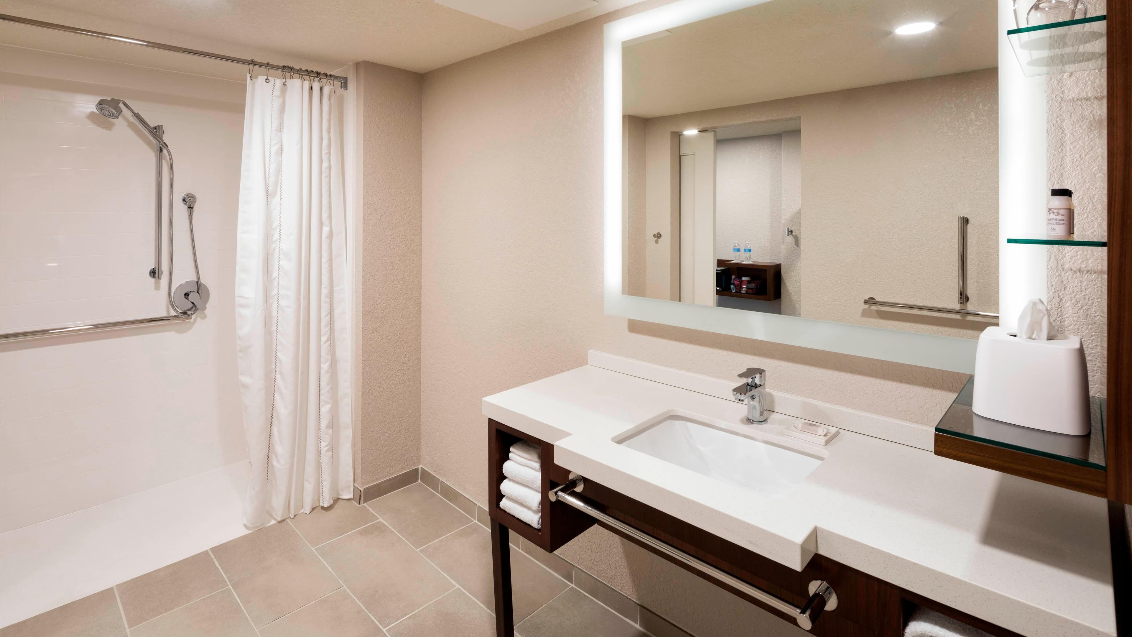 Delta Hotels Minneapolis Northeast - Image 5