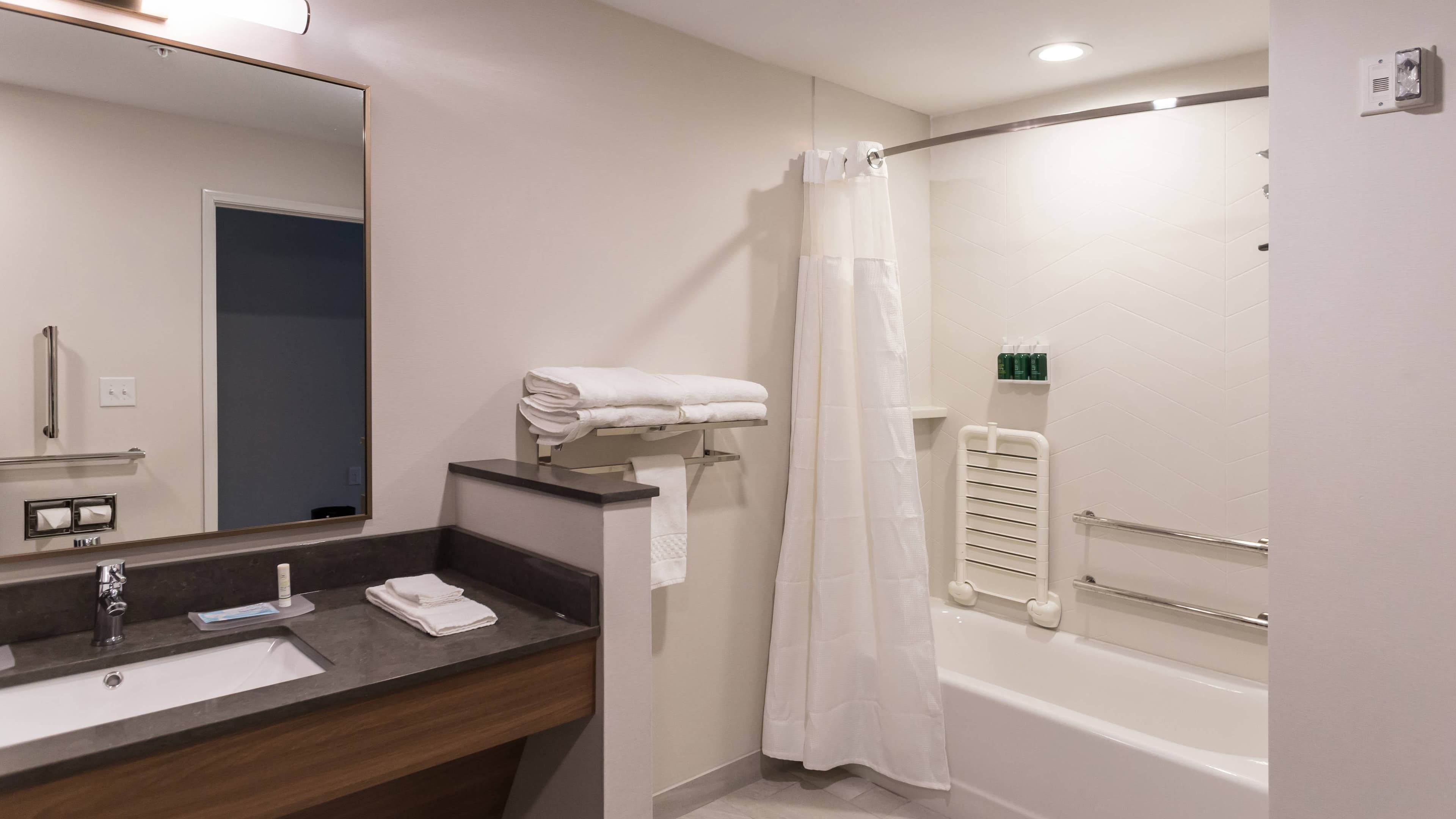 Fairfield Inn & Suites Northfield - Image 3