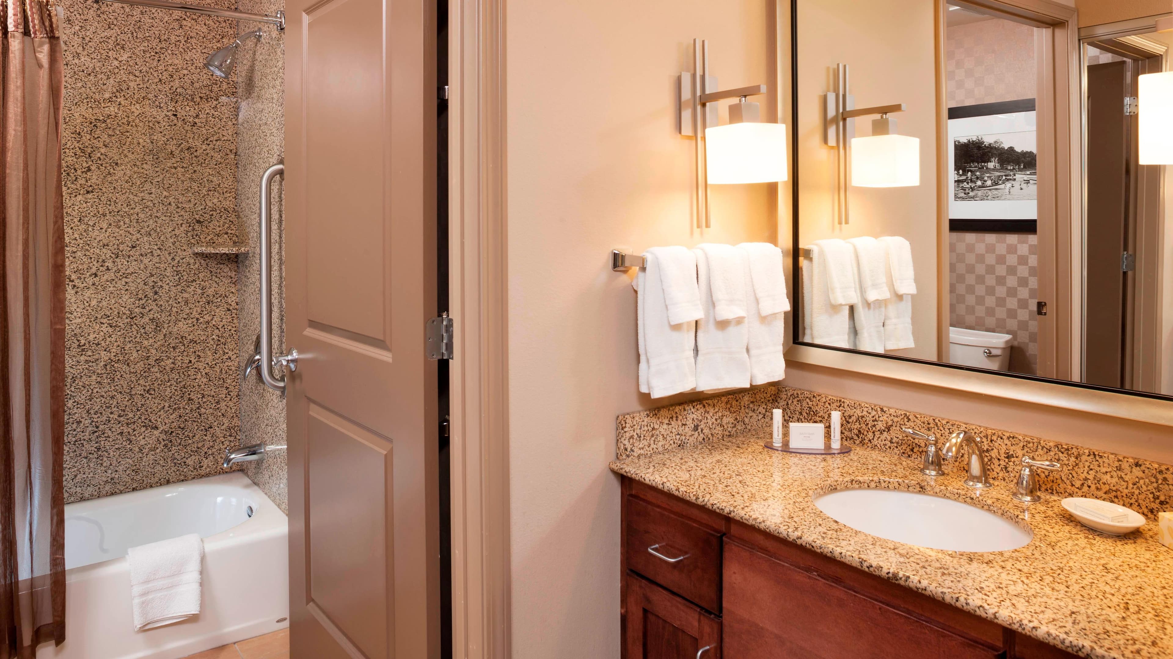 Holiday Inn Express Minneapolis West - Plymouth — 20