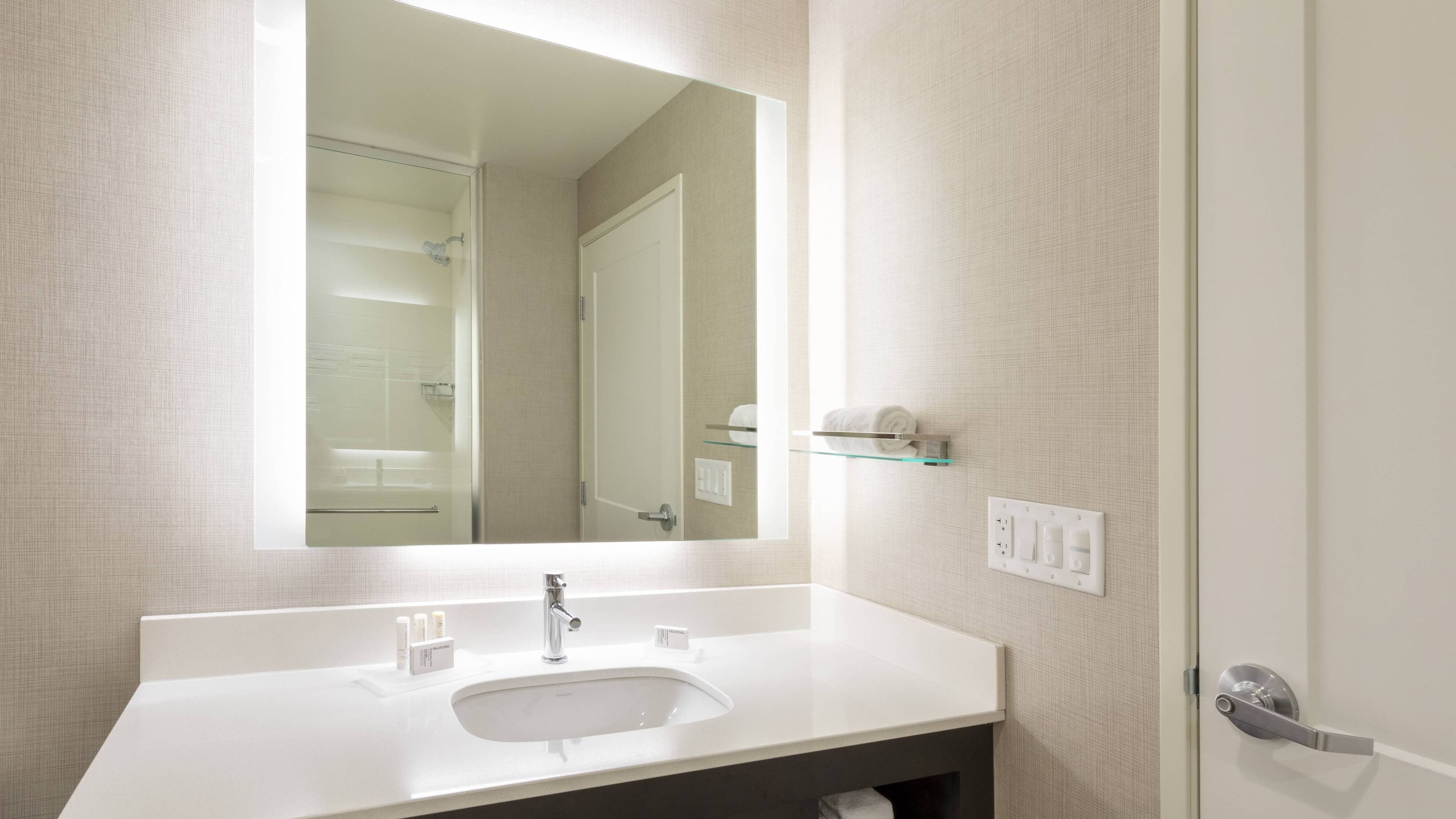 Holiday Inn Express & Suites Rogers — 17