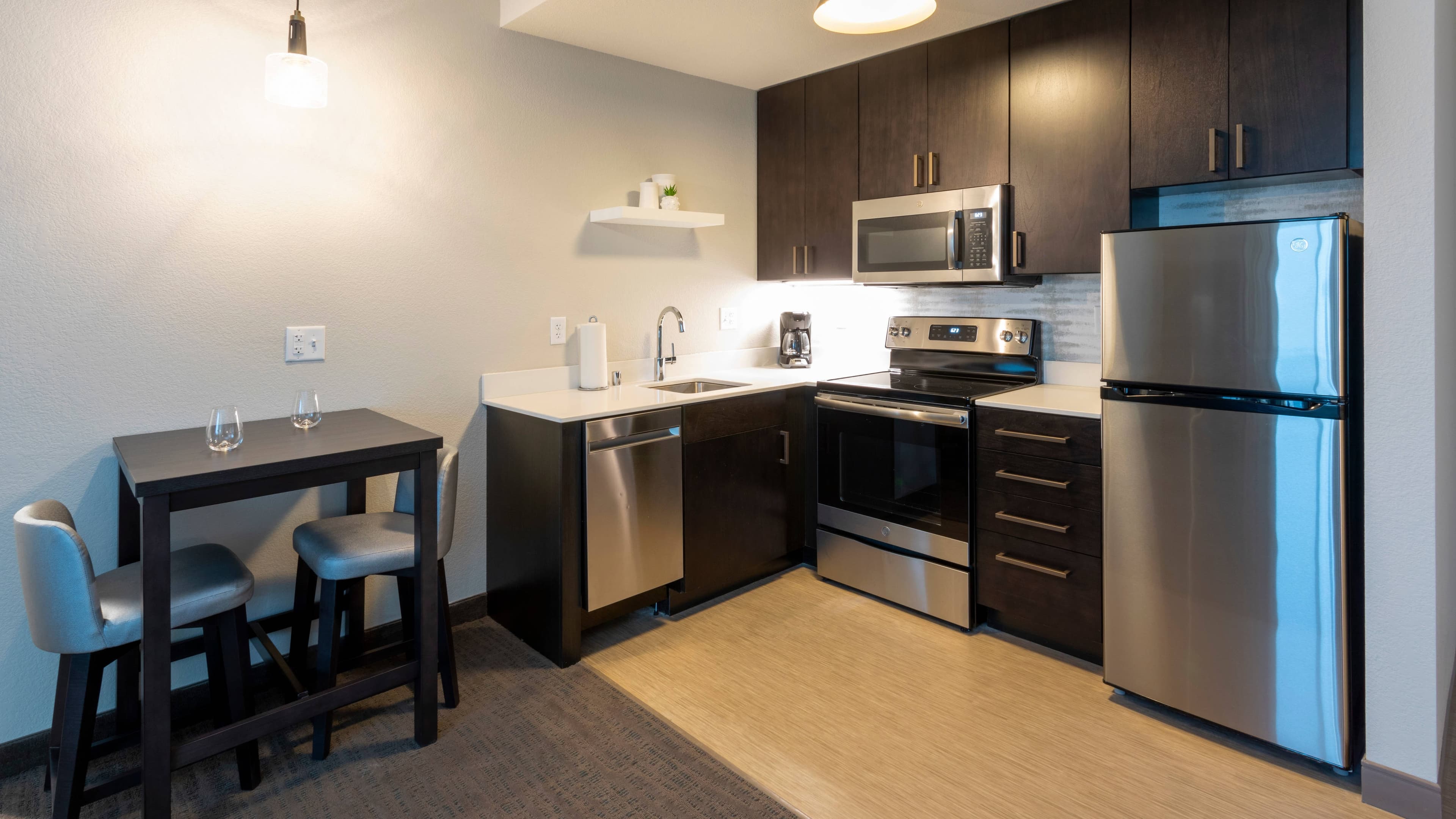 Holiday Inn Express & Suites Rogers — 16