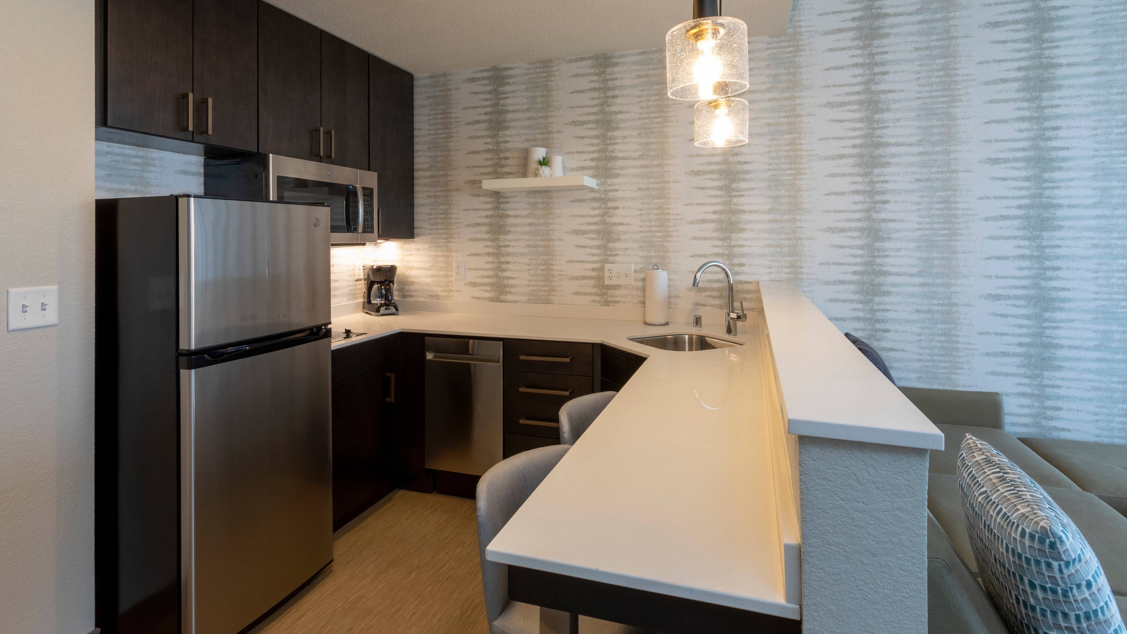 Holiday Inn Express & Suites Rogers — 21
