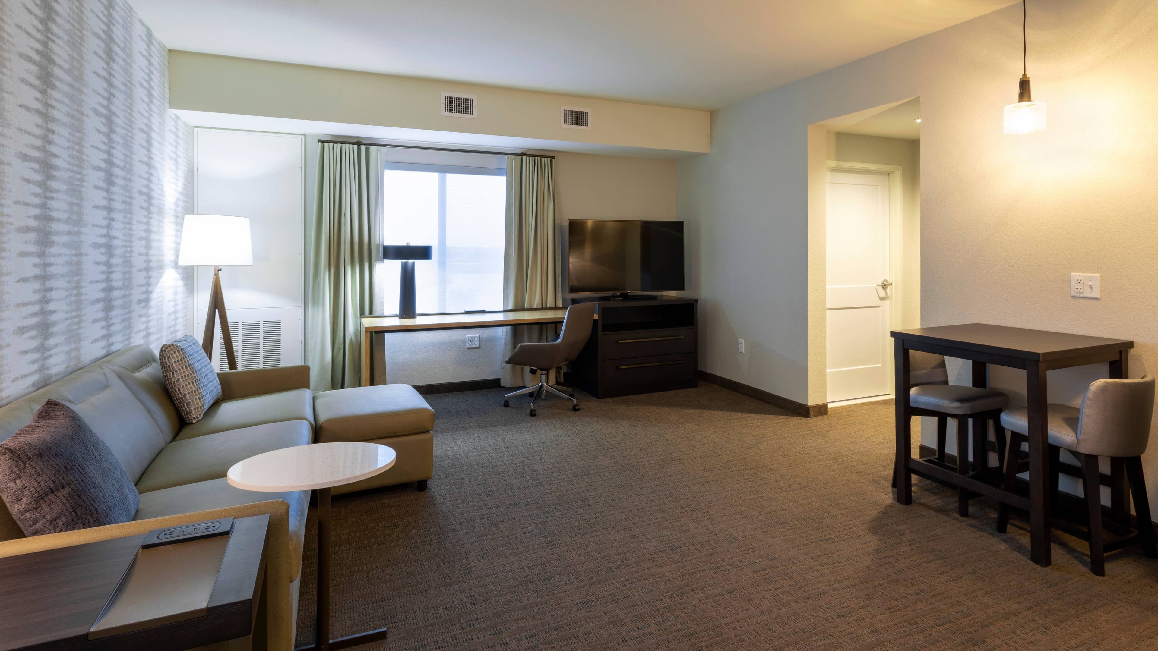 Holiday Inn Express & Suites Rogers — 15