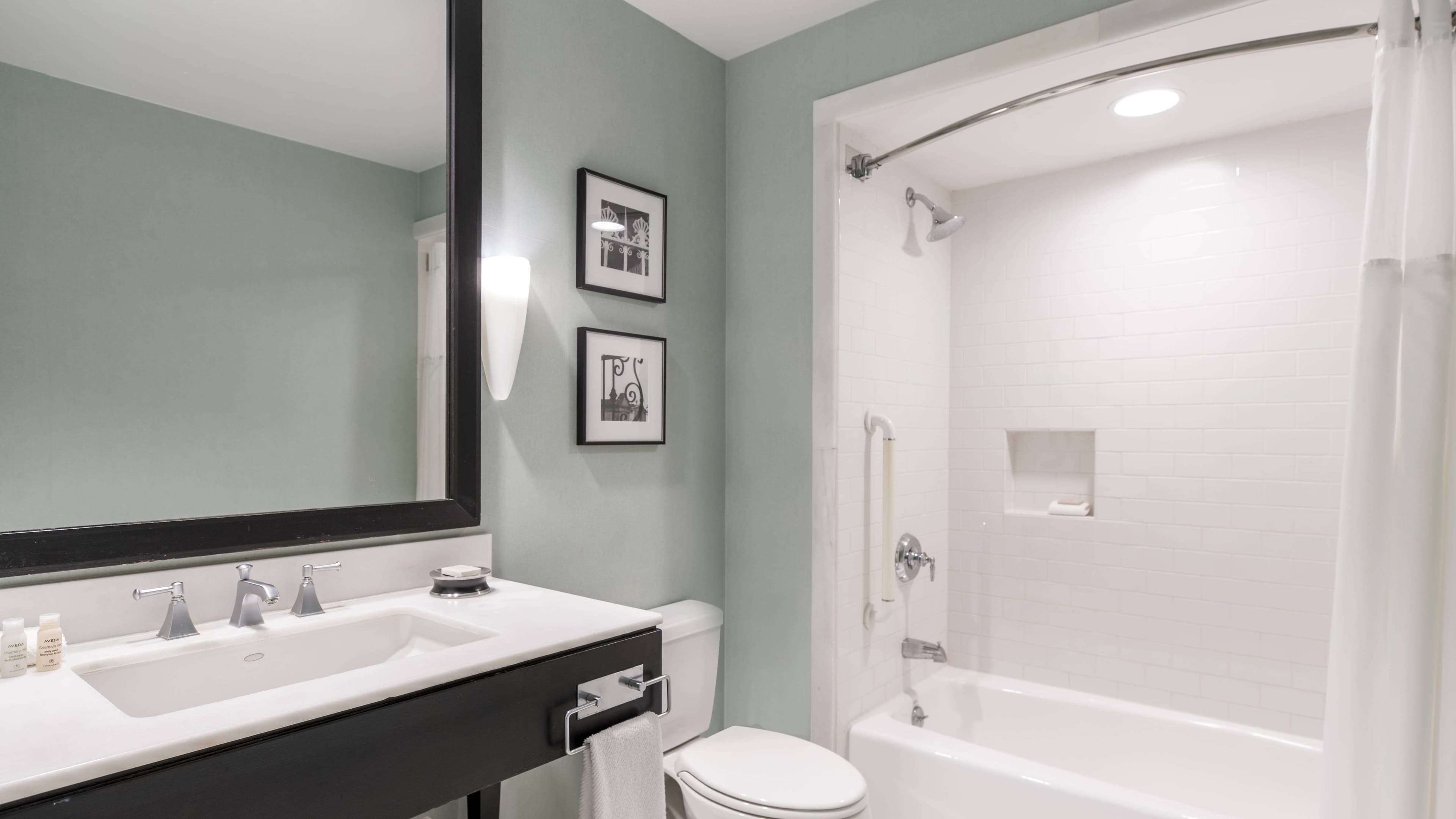 Renaissance New Orleans Pere Marquette French Quarter Area Hotel - Image 5