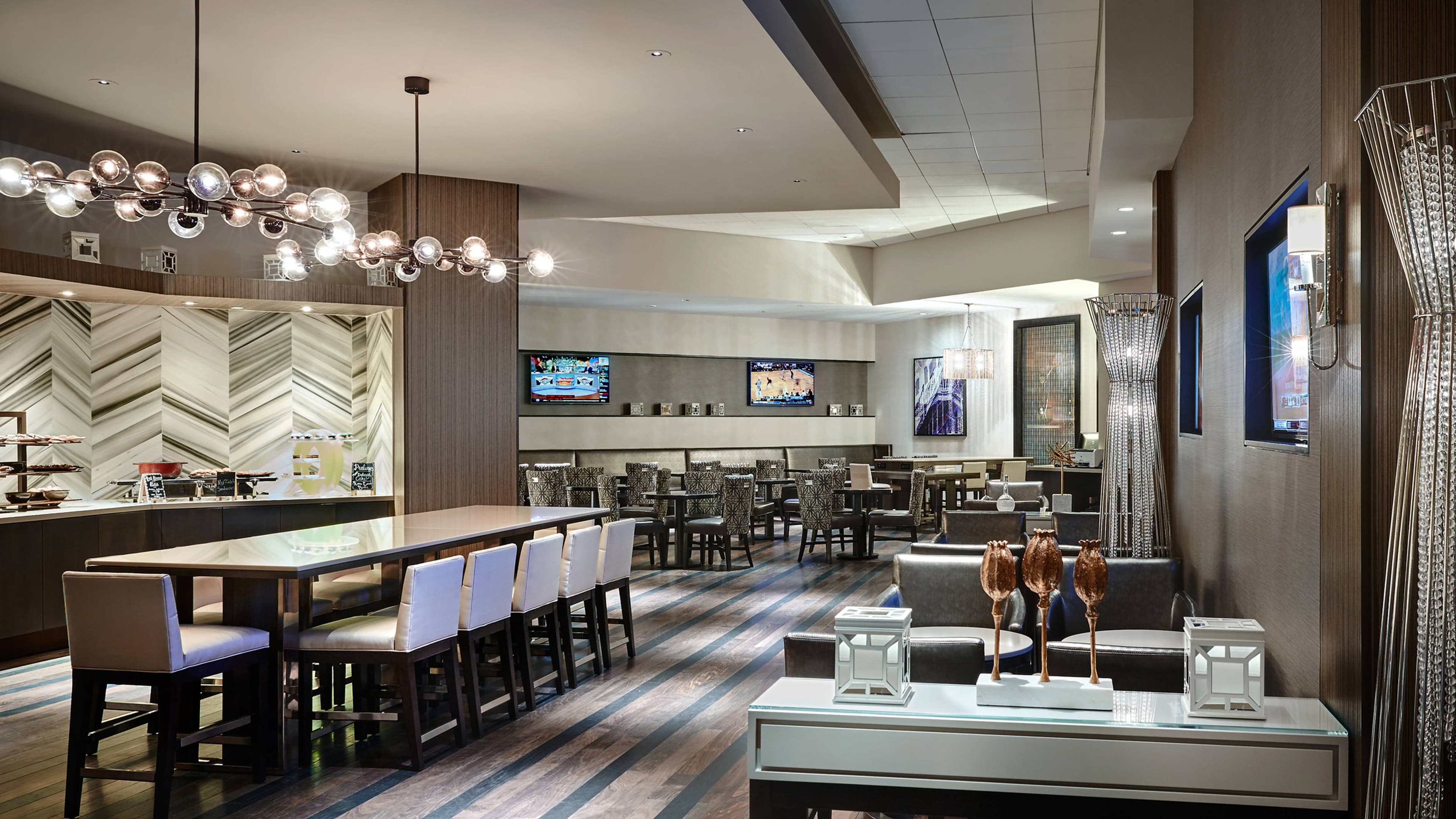 M Club lounge access - Image 15