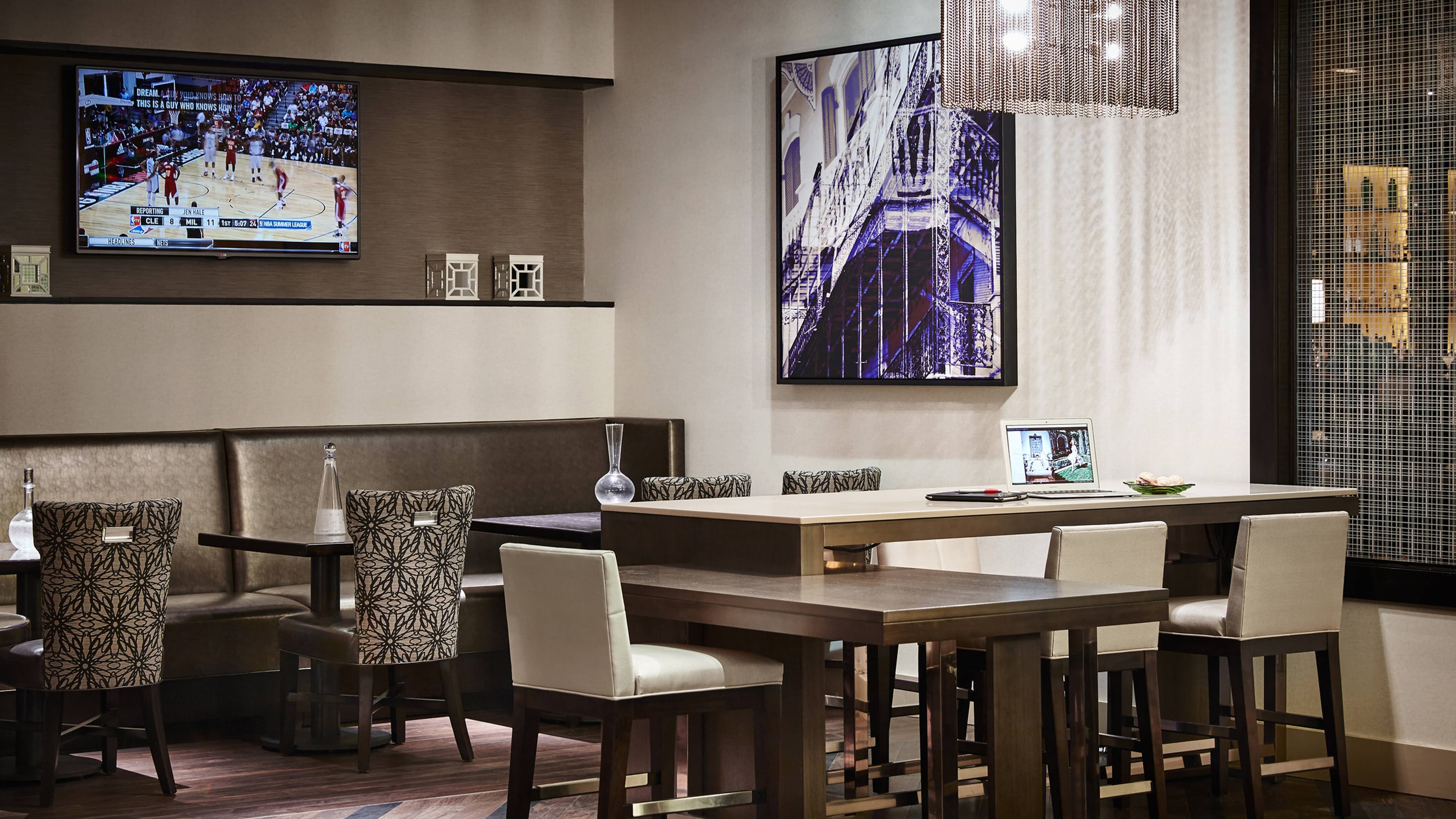 M Club lounge access - Image 19