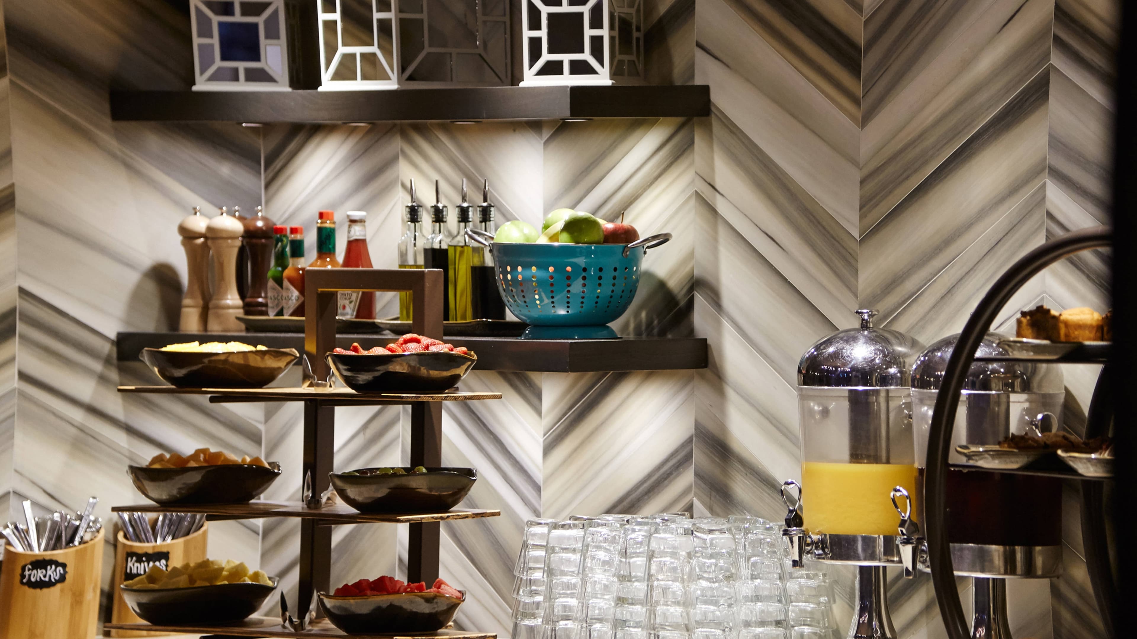 M Club lounge access - Image 17