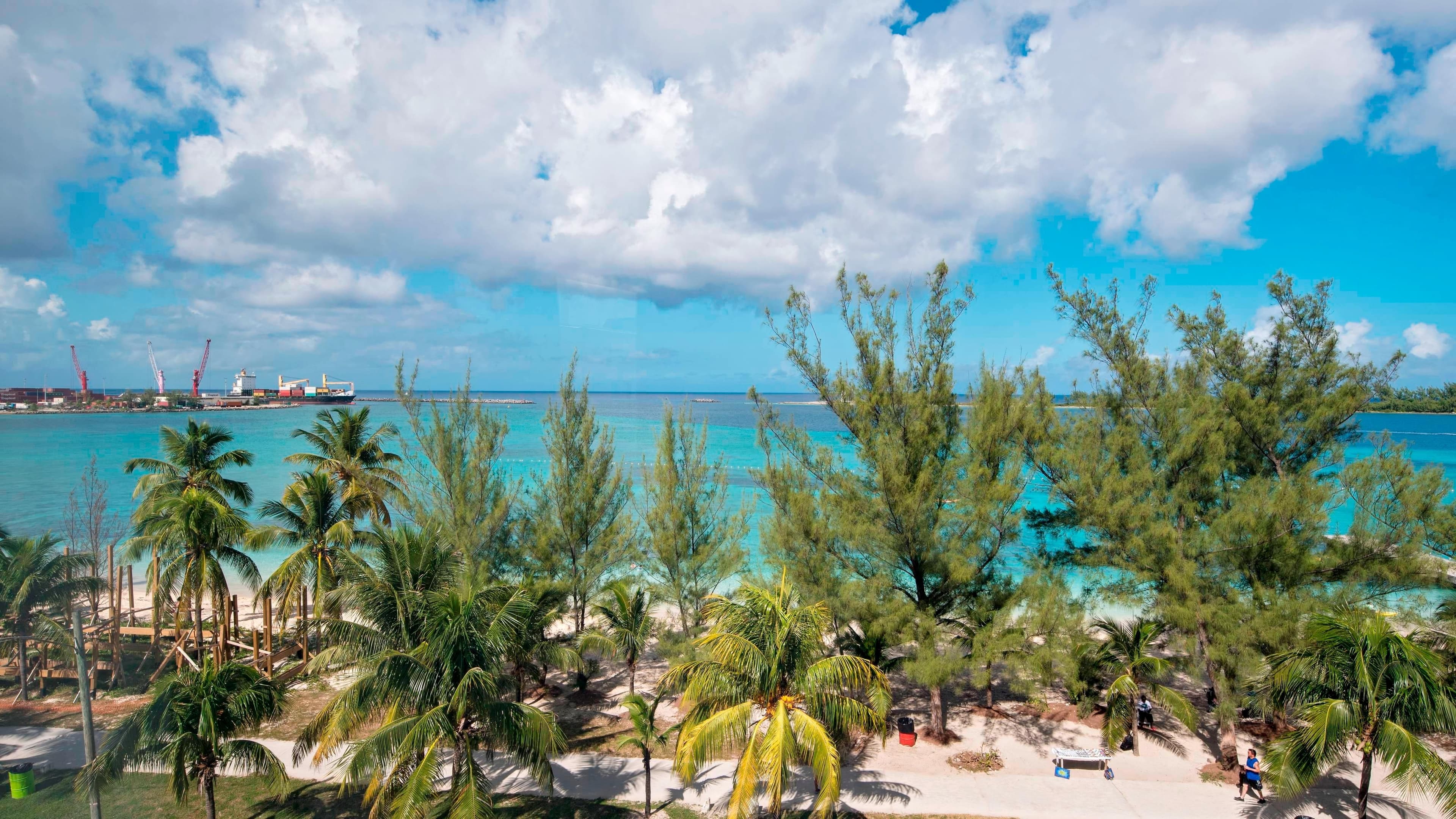 Courtyard Nassau Downtown/Junkanoo Beach — 17