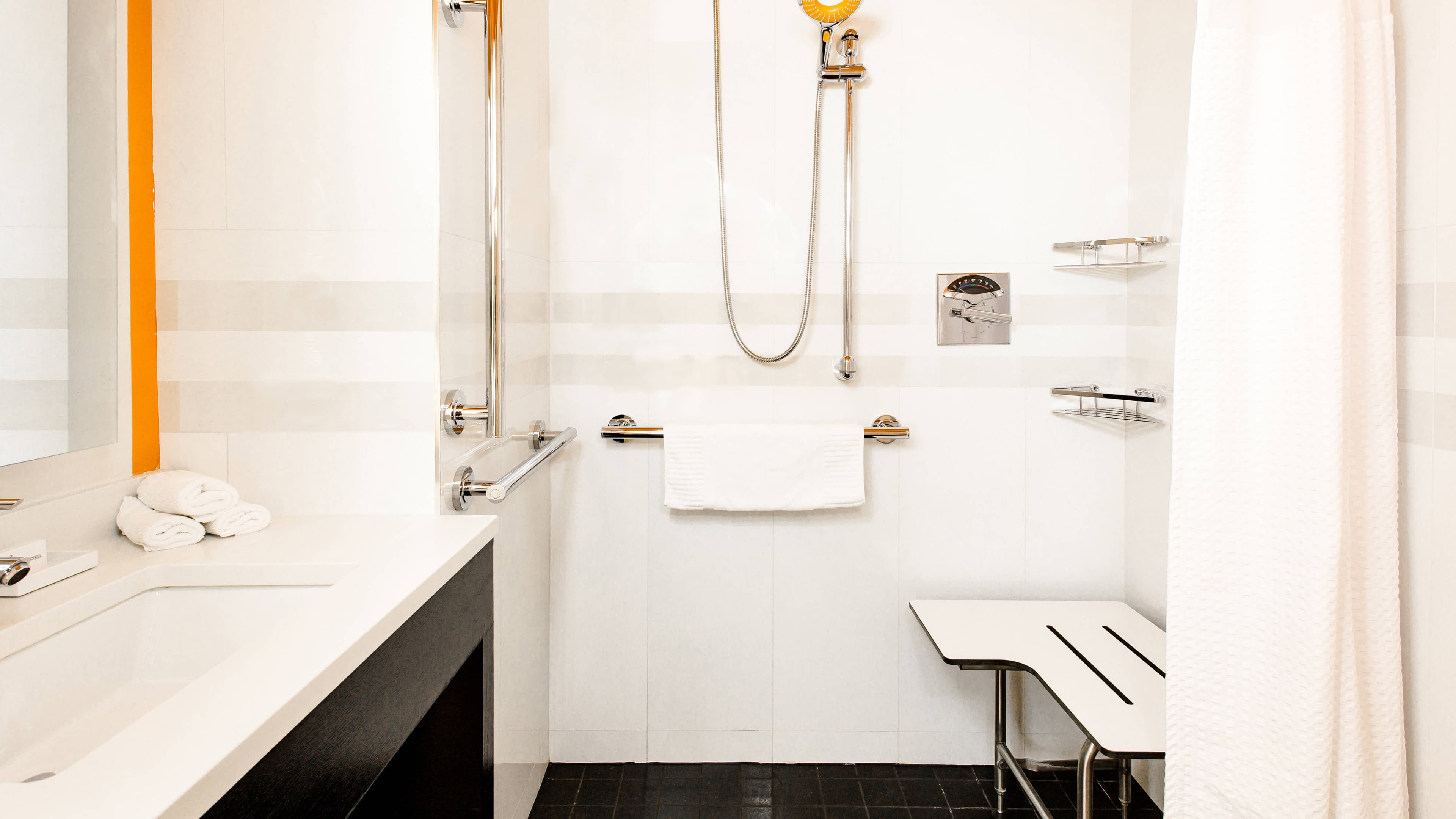 One Bed City View Room - Image 5