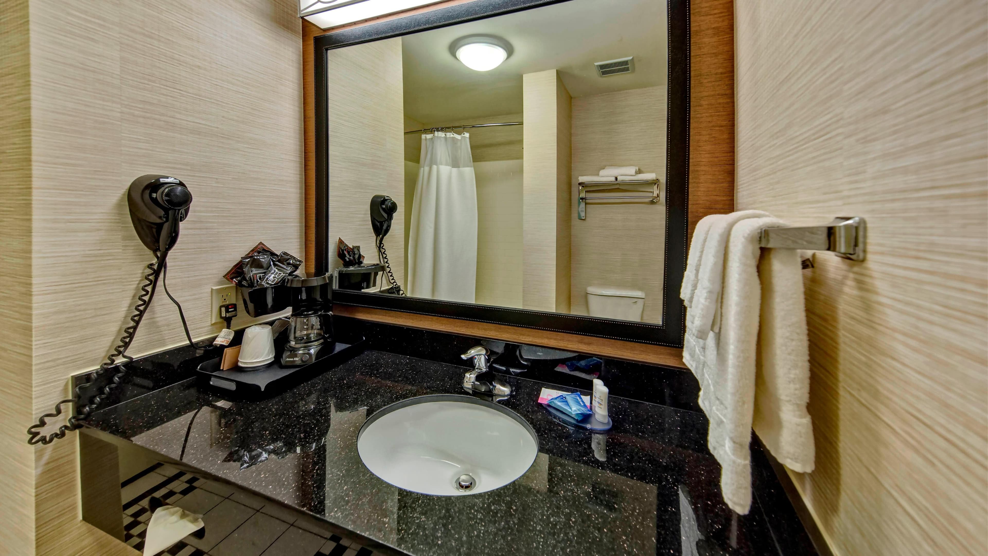 Guest Room - Image 2