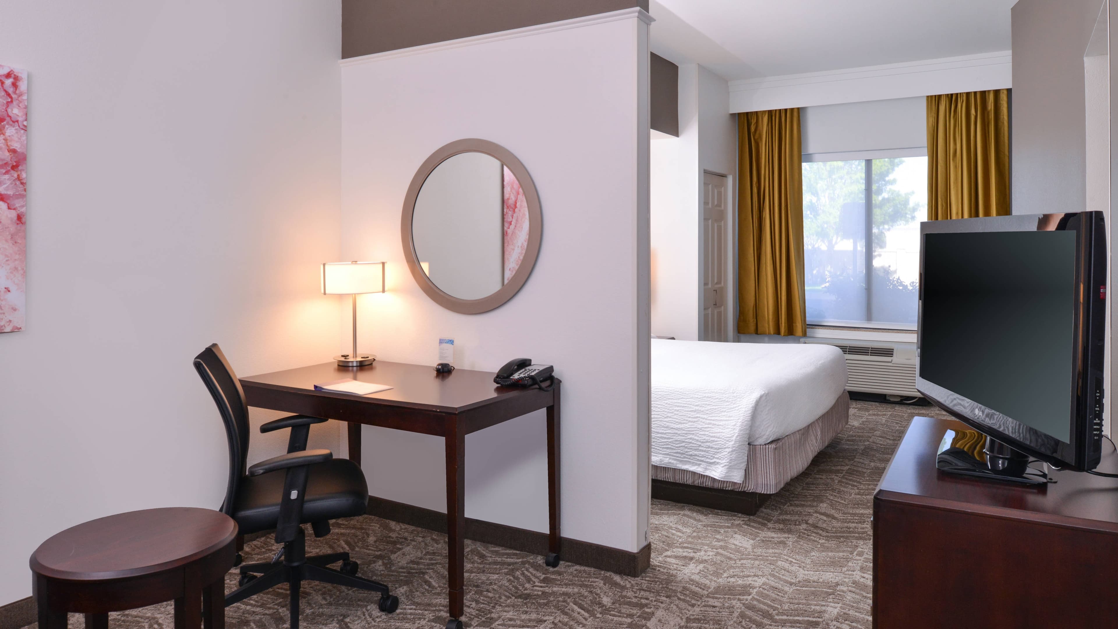 Suite - Image 1