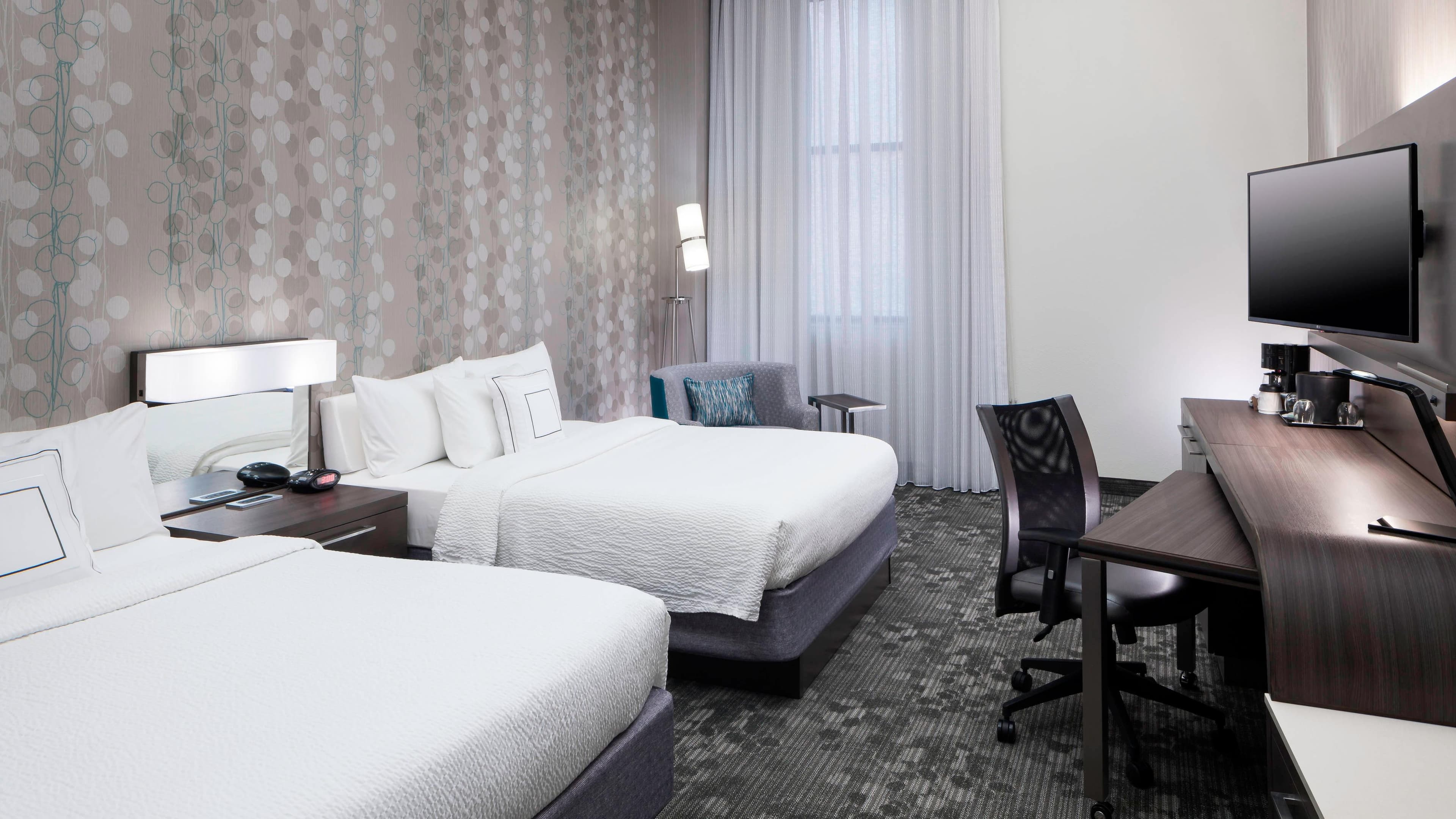 Queen/Queen Bedroom - Image 1