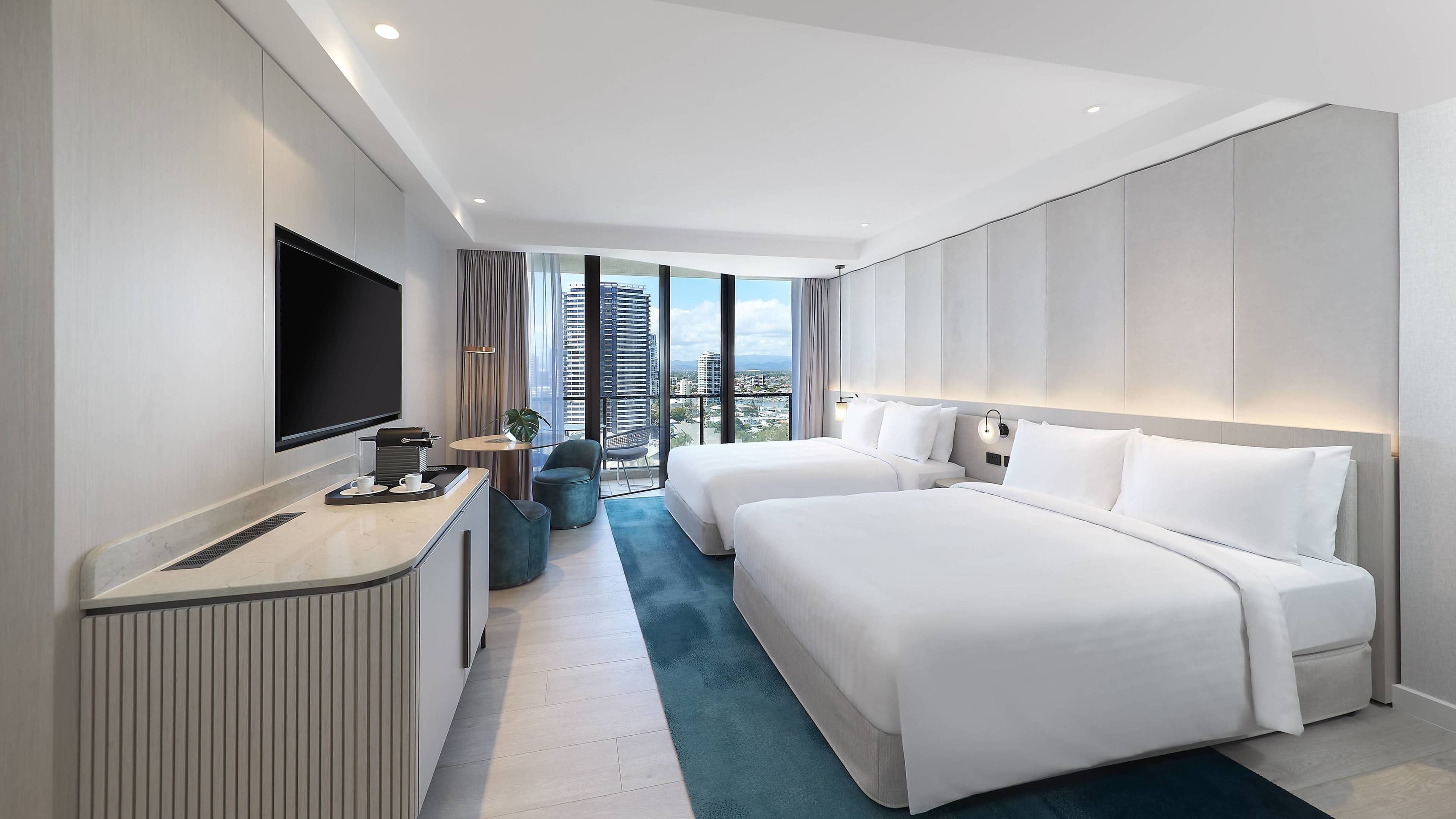 Crowne Plaza Surfers Paradise - Image 2