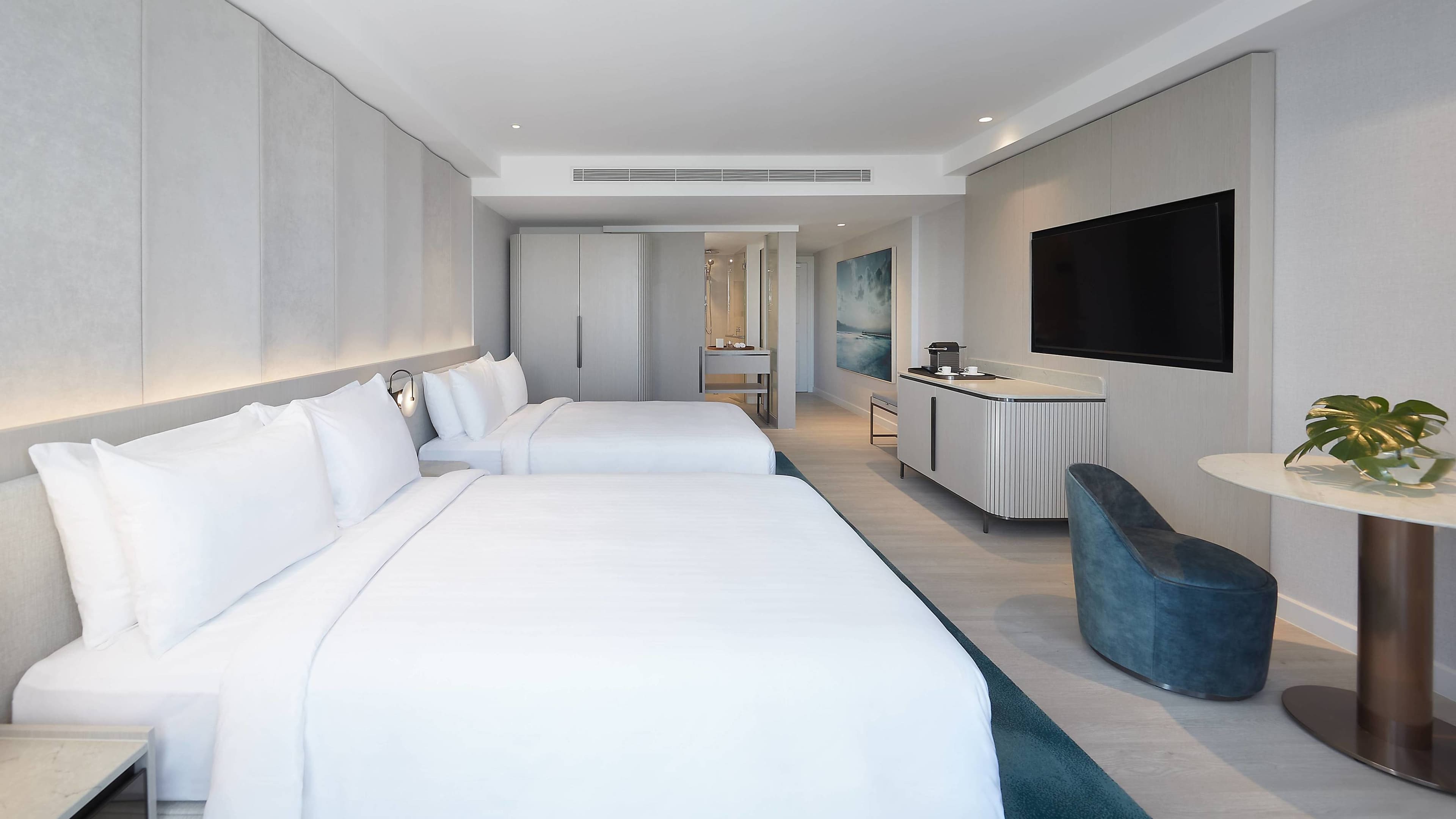 Crowne Plaza Surfers Paradise - Image 3