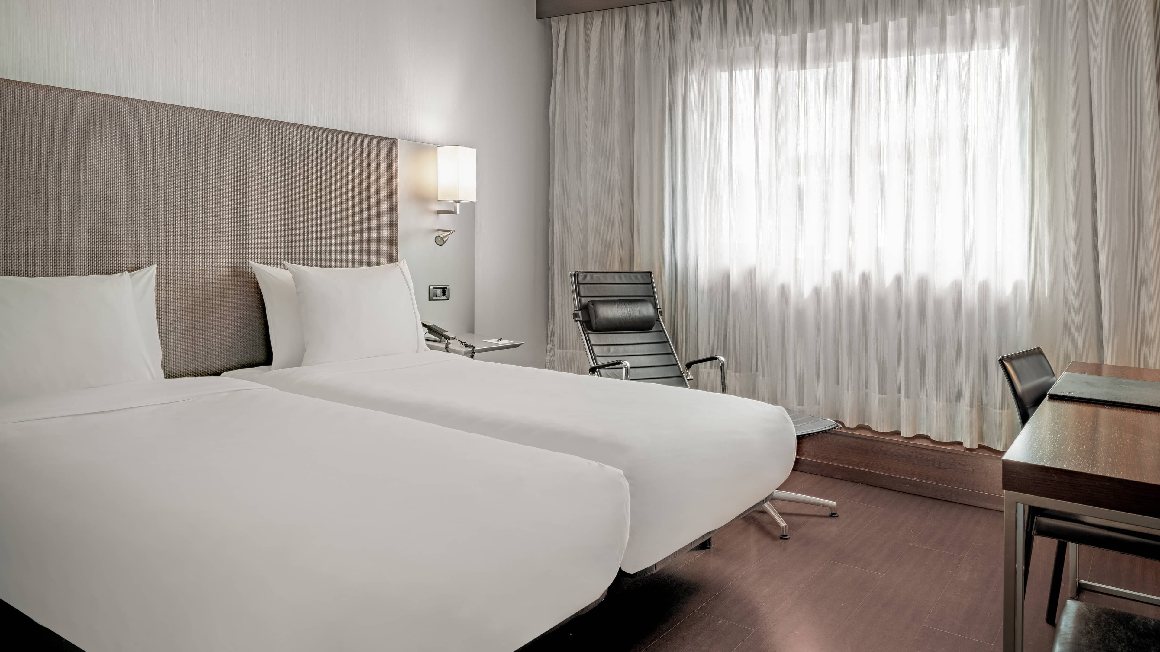 AC Hotel Porto - Image 2