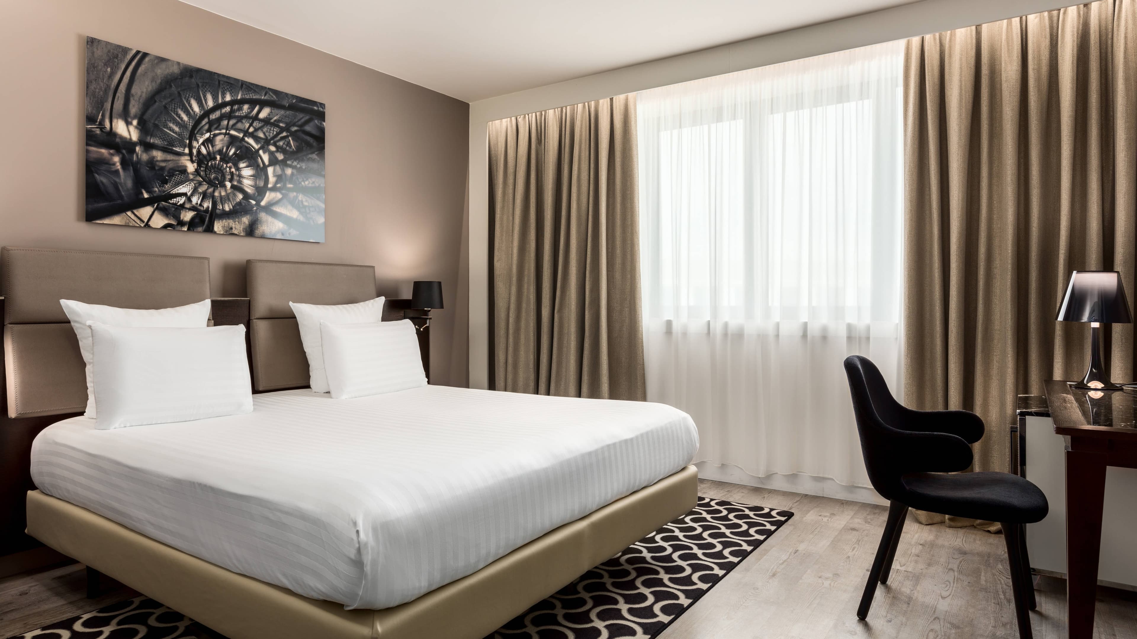 Deluxe Room - Image 1