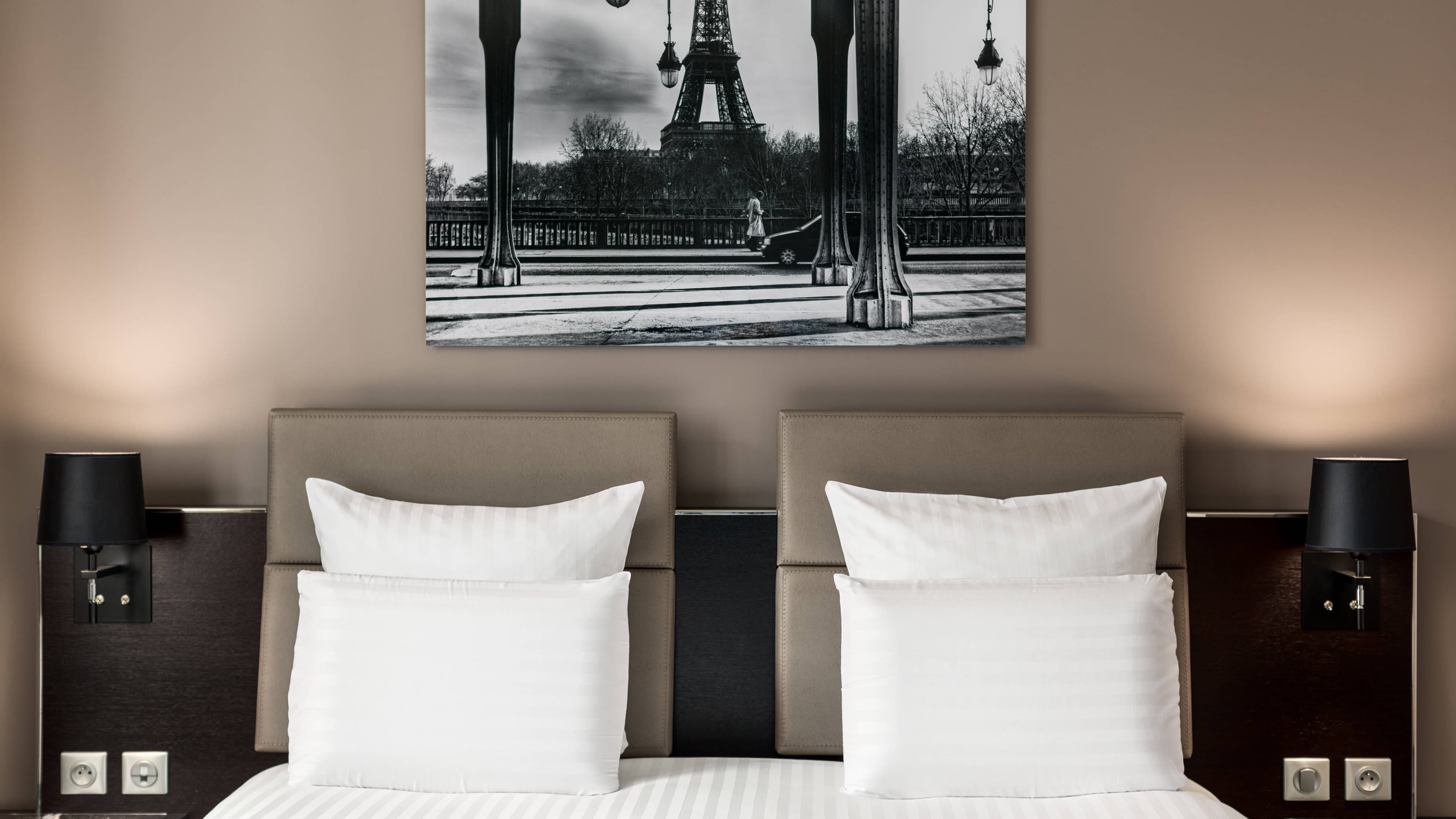 Deluxe Room - Image 2