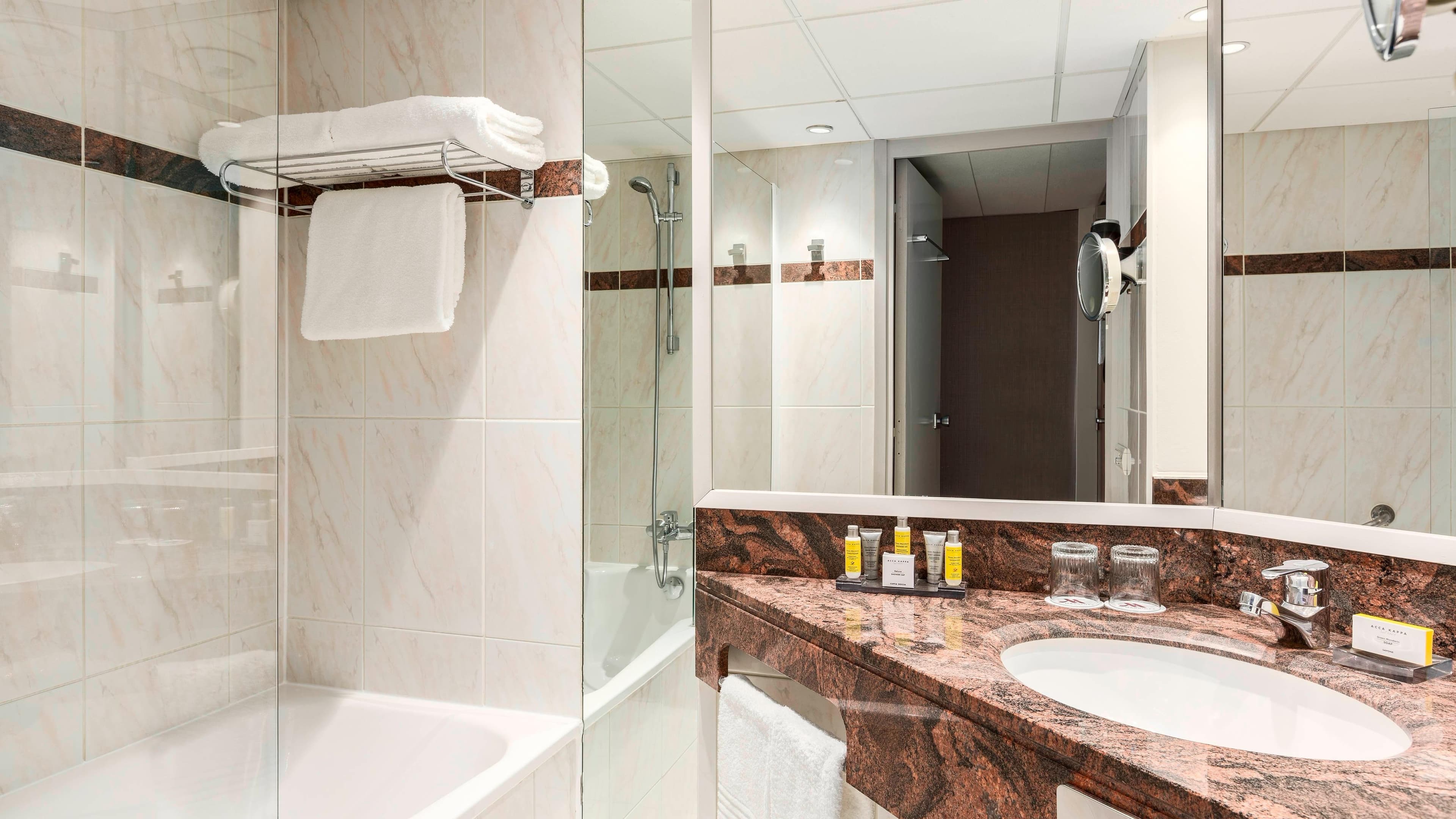 Deluxe Room - Image 5