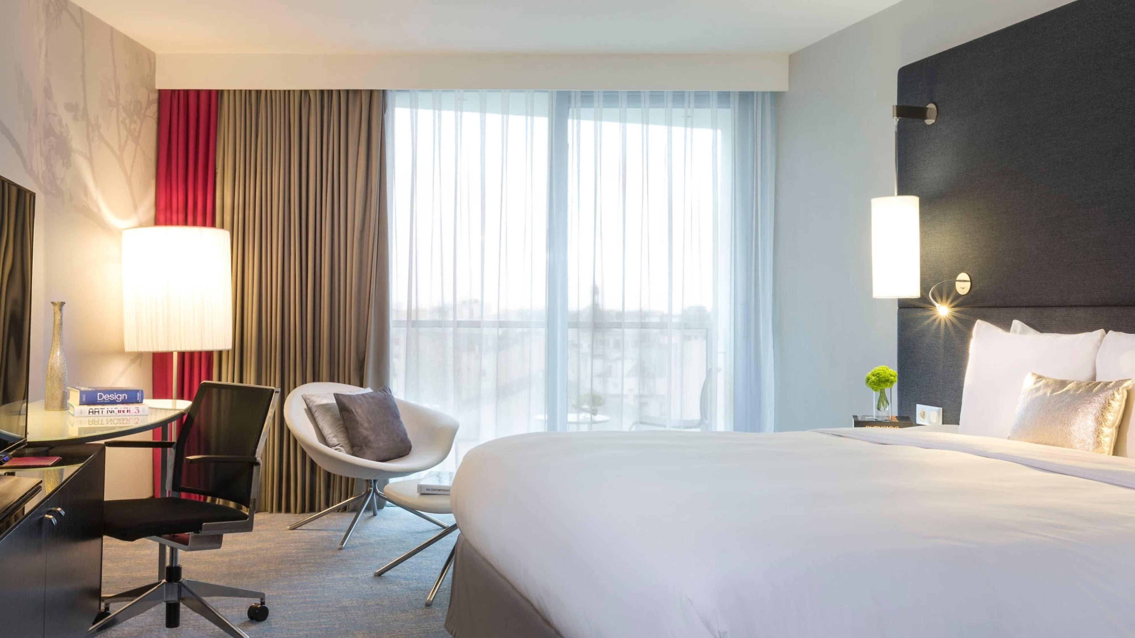 Renaissance Paris Arc de Triomphe Hotel — 73