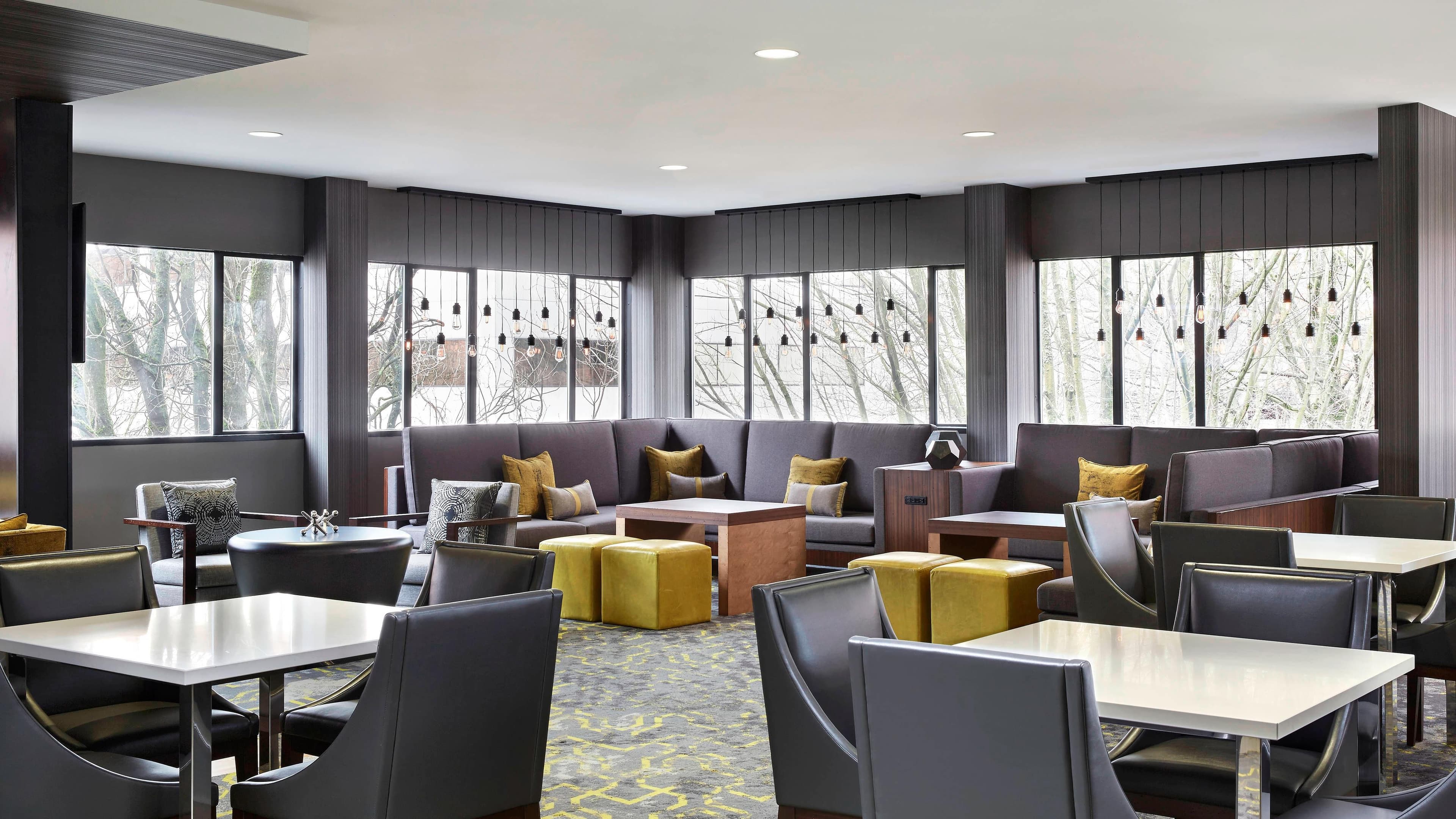 Holiday Inn Express & Suites Portland-Nw Downtown — 9