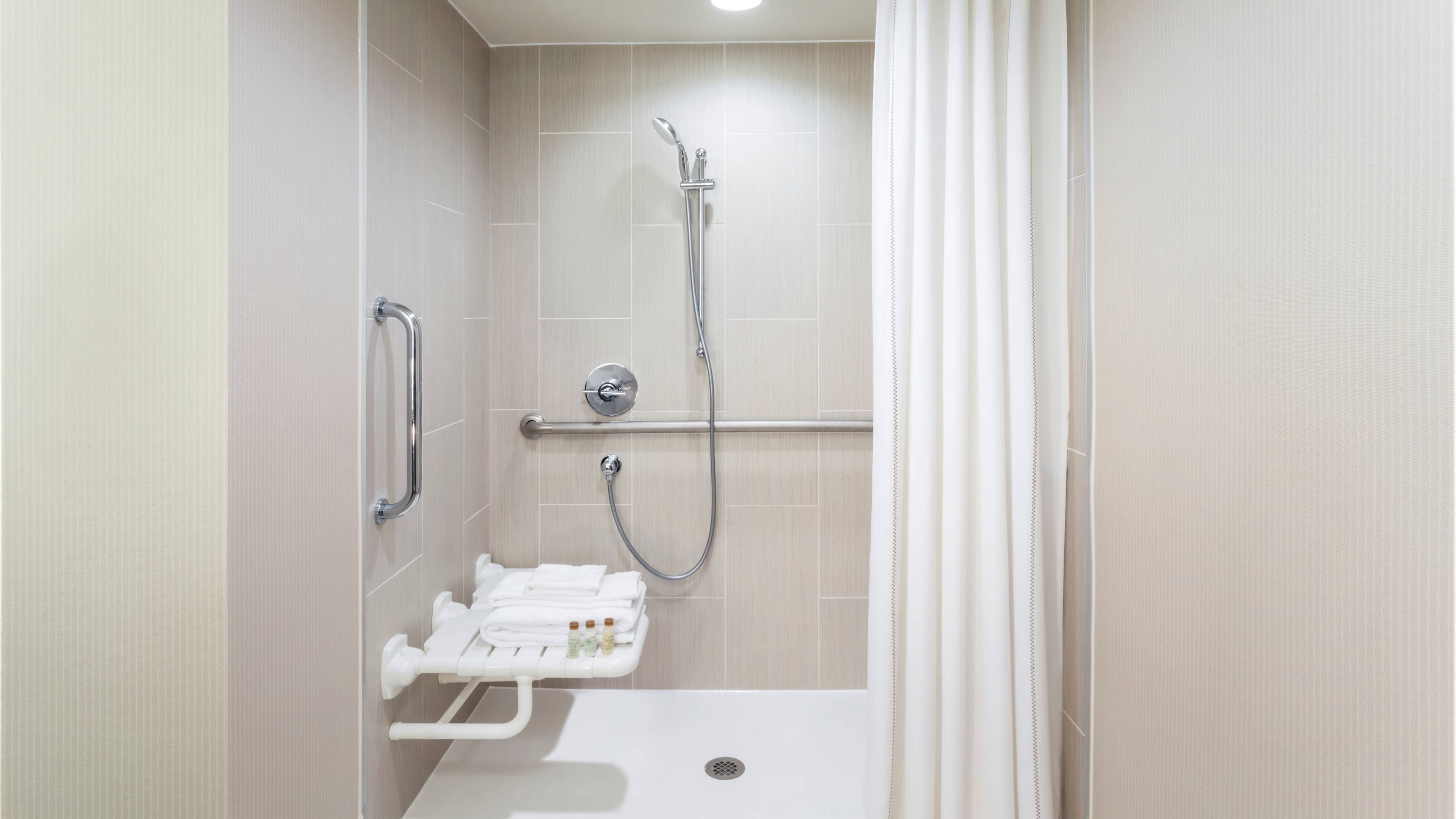 1 King Bed - Image 5