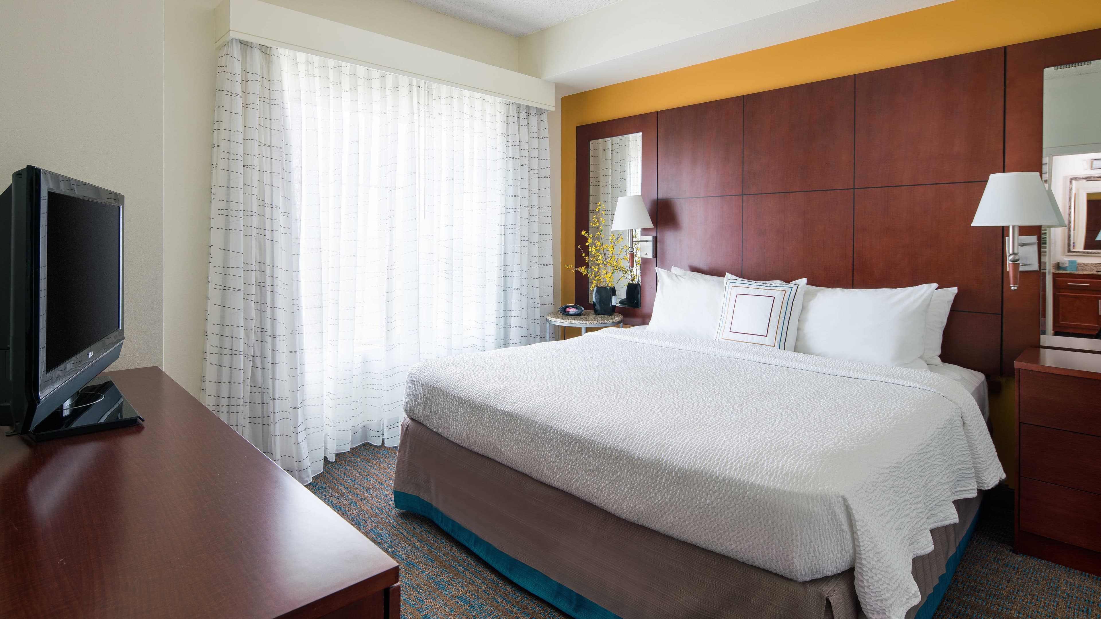 1 Bedroom Suite - Image 2