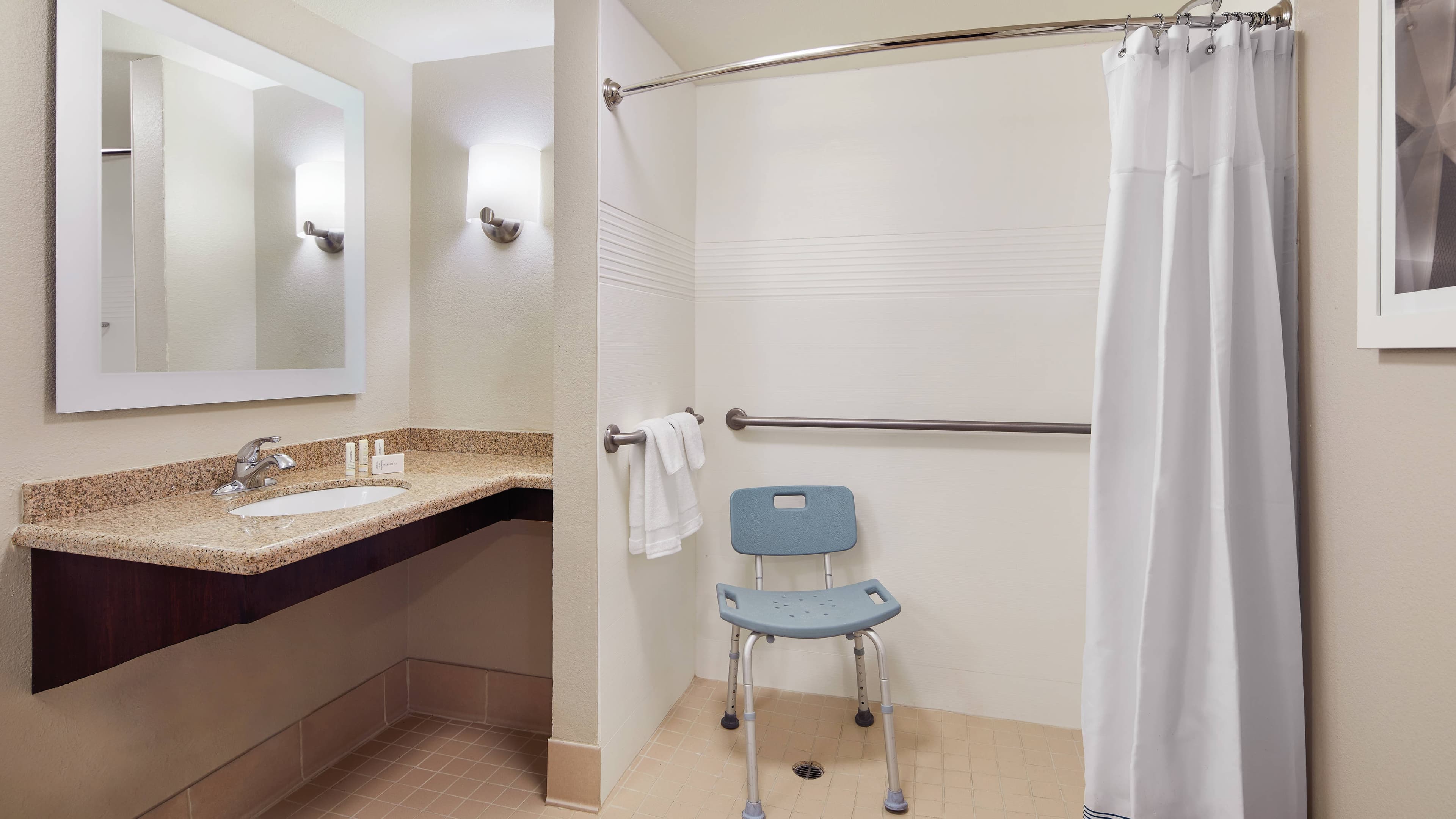Holiday Inn Express & Suites Phoenix-Tempe — 15