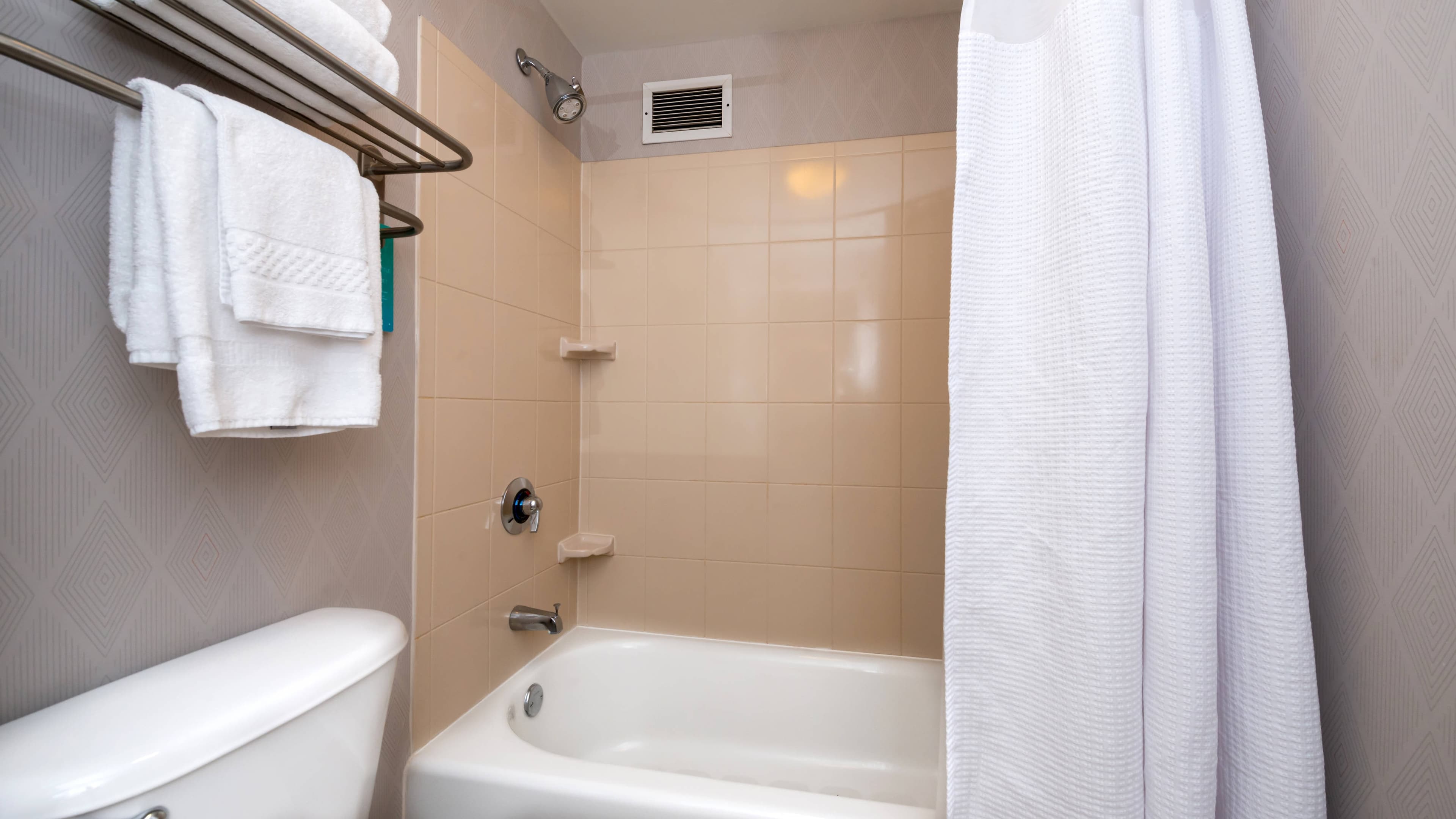 Holiday Inn Express & Suites Pittsburgh North Shore — 12