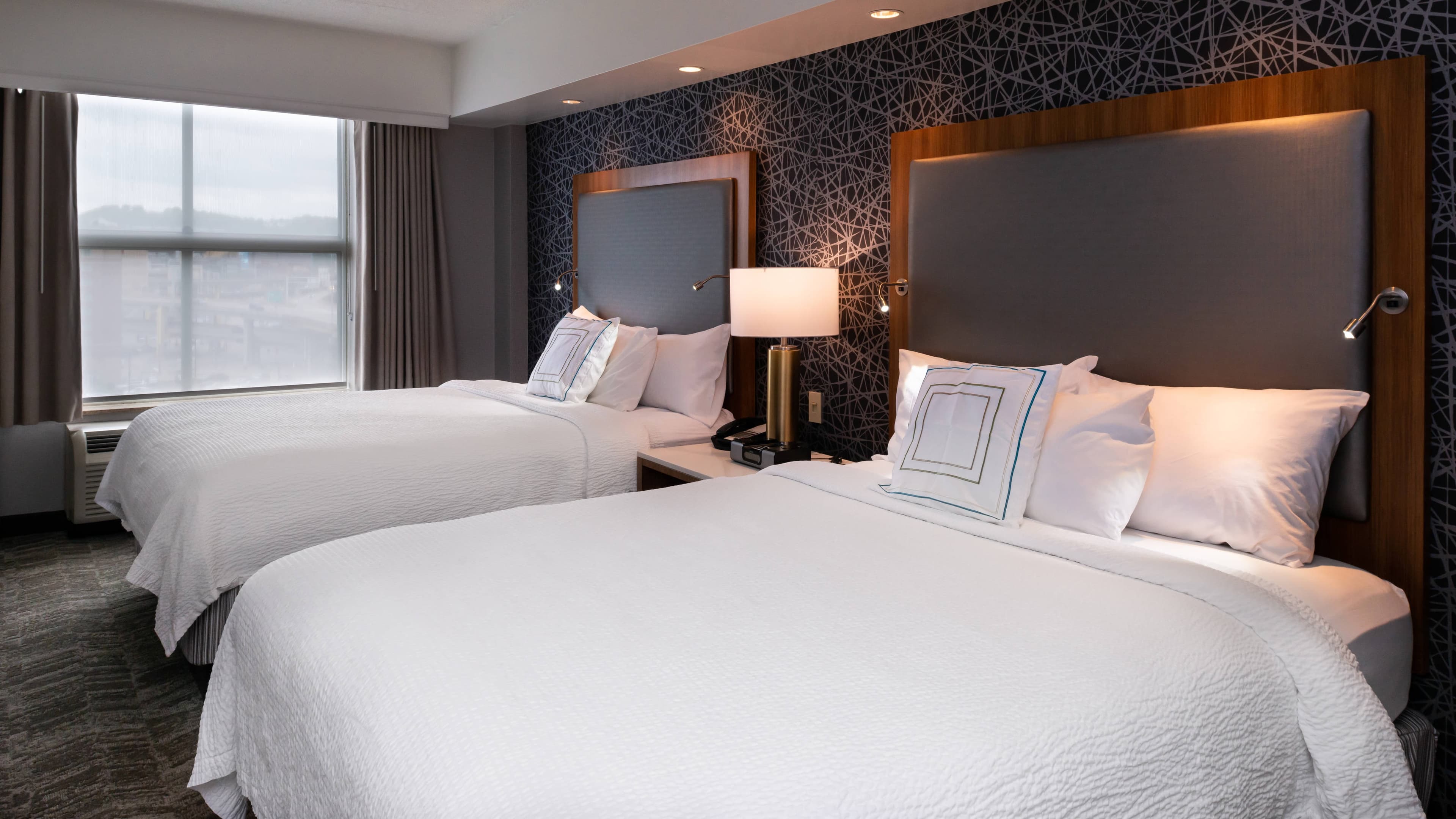 Holiday Inn Express & Suites Pittsburgh North Shore — 37