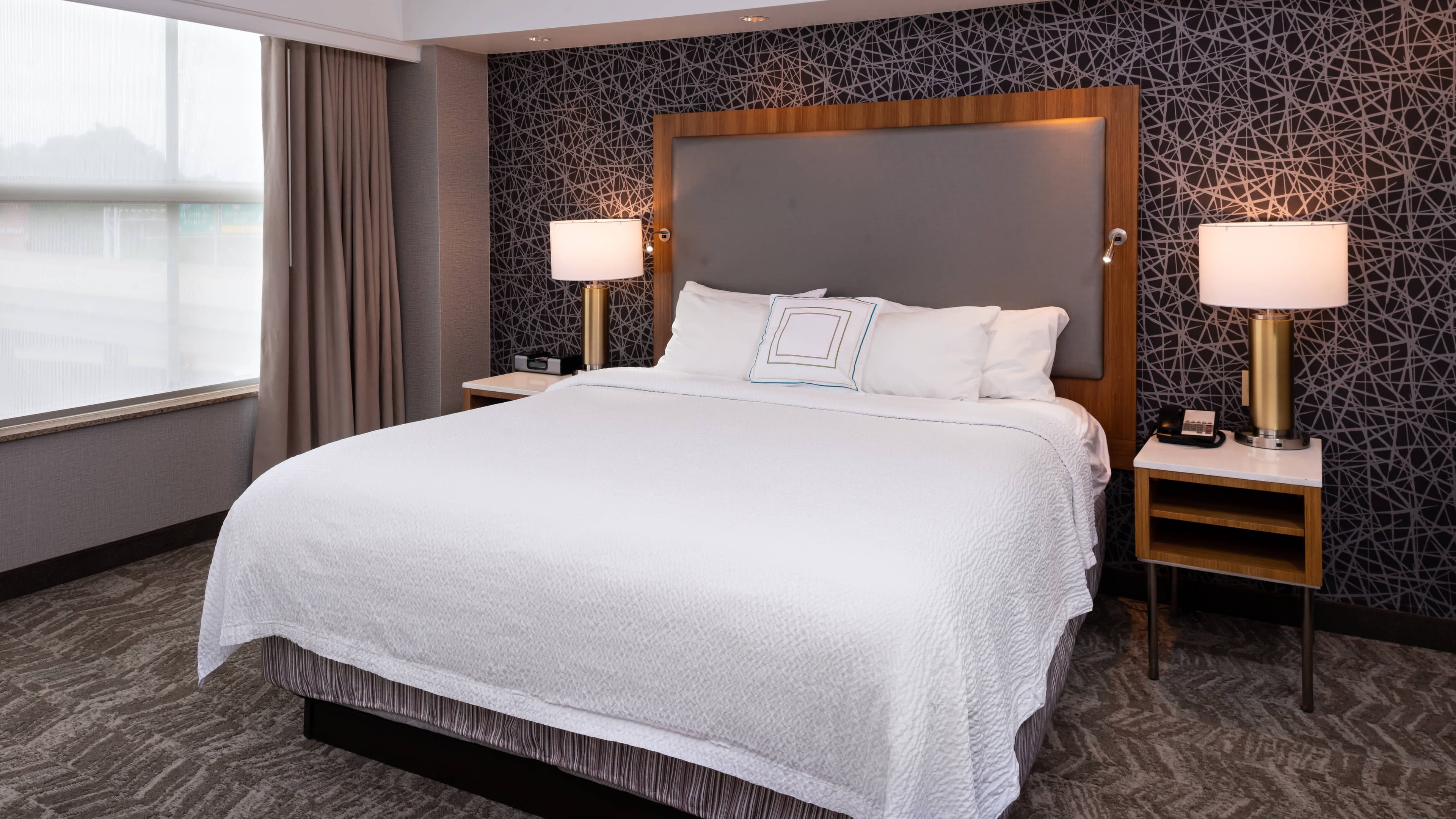 Holiday Inn Express & Suites Pittsburgh North Shore — 8